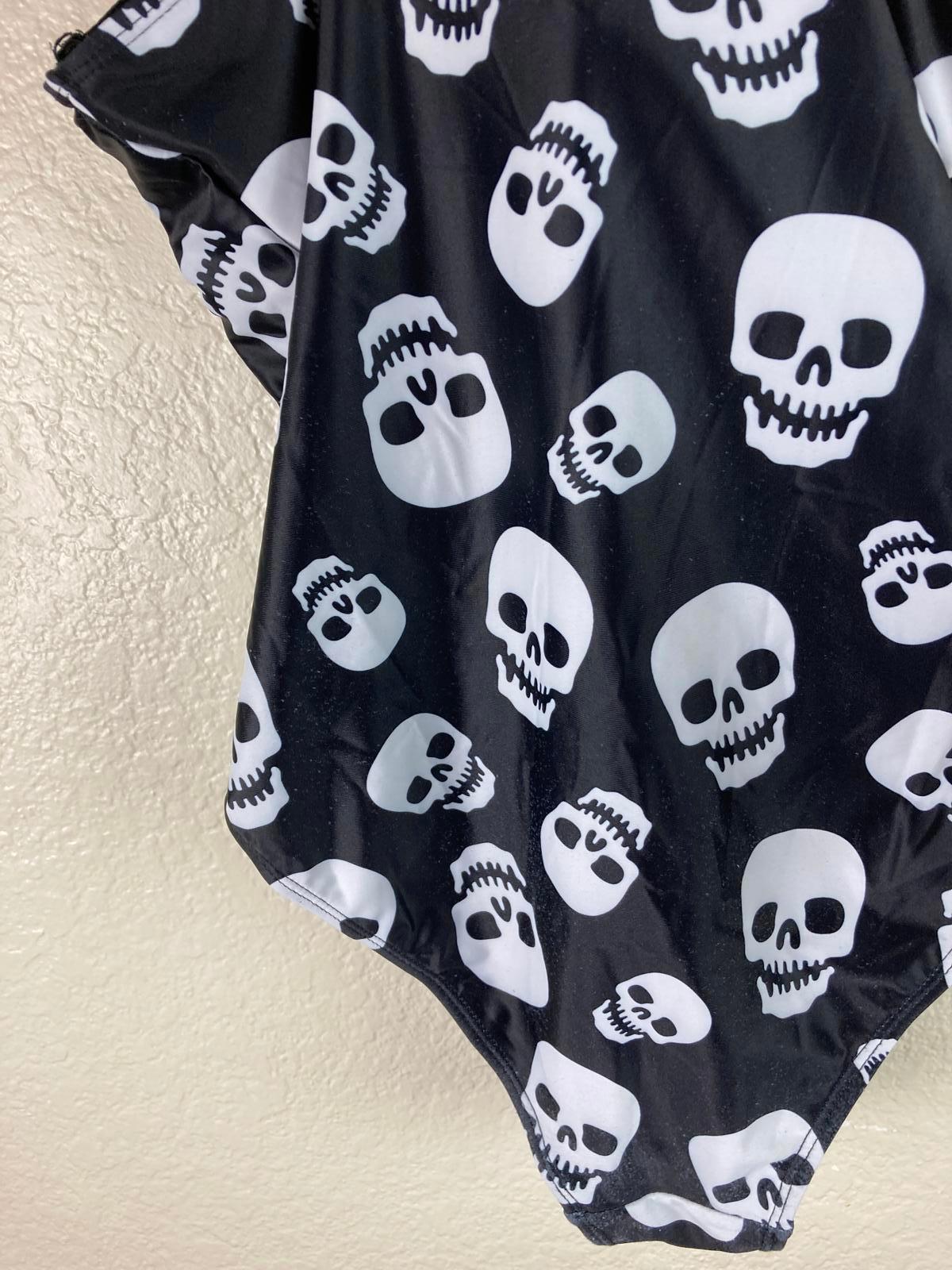 Sourpuss Skull Swimsuit 1 Pc Women’s S Black White Skulls Retro Rockabilly Goth