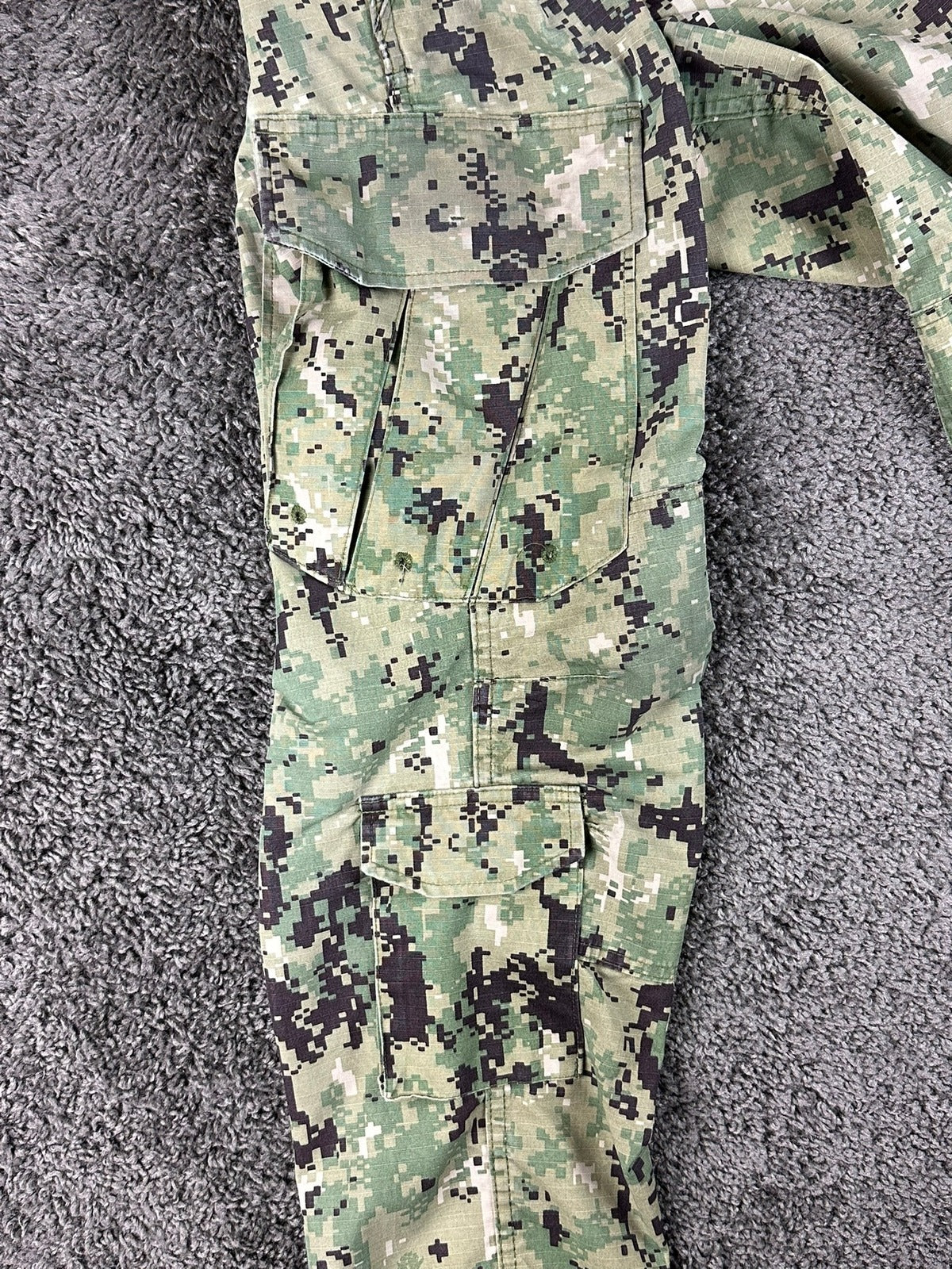 US Navy NWU Type III AOR2 Digital Camo Cargo Military Trousers Medium X-Short