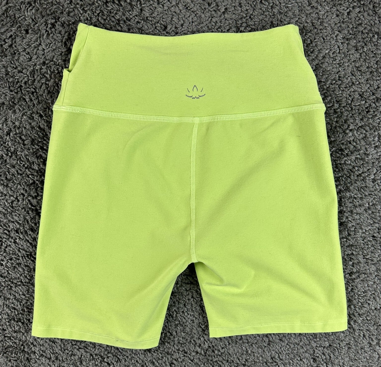 Beyond Yoga Spacedye At Your Leisure Crossover Biker Shorts Lime Green Medium M