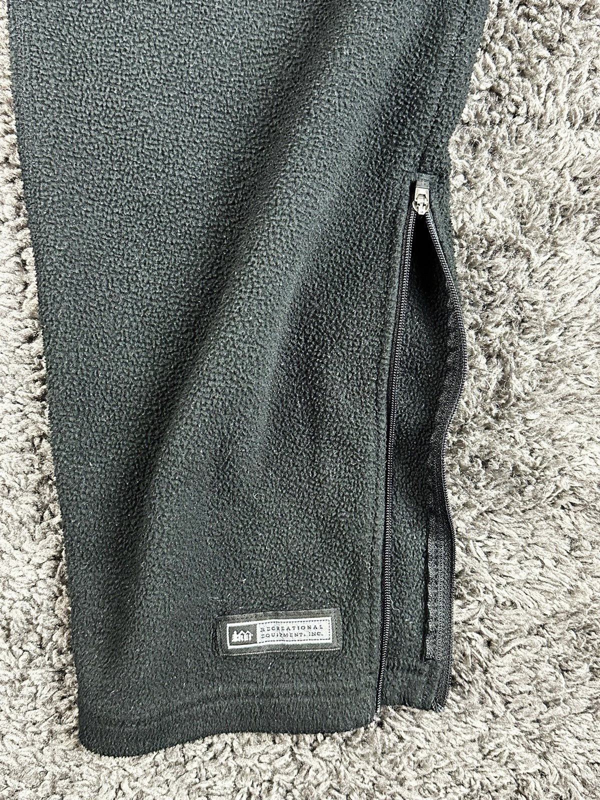 REI Vintage Polartec Fleece Pants Mens M Black Zip Pockets Ankle Zips