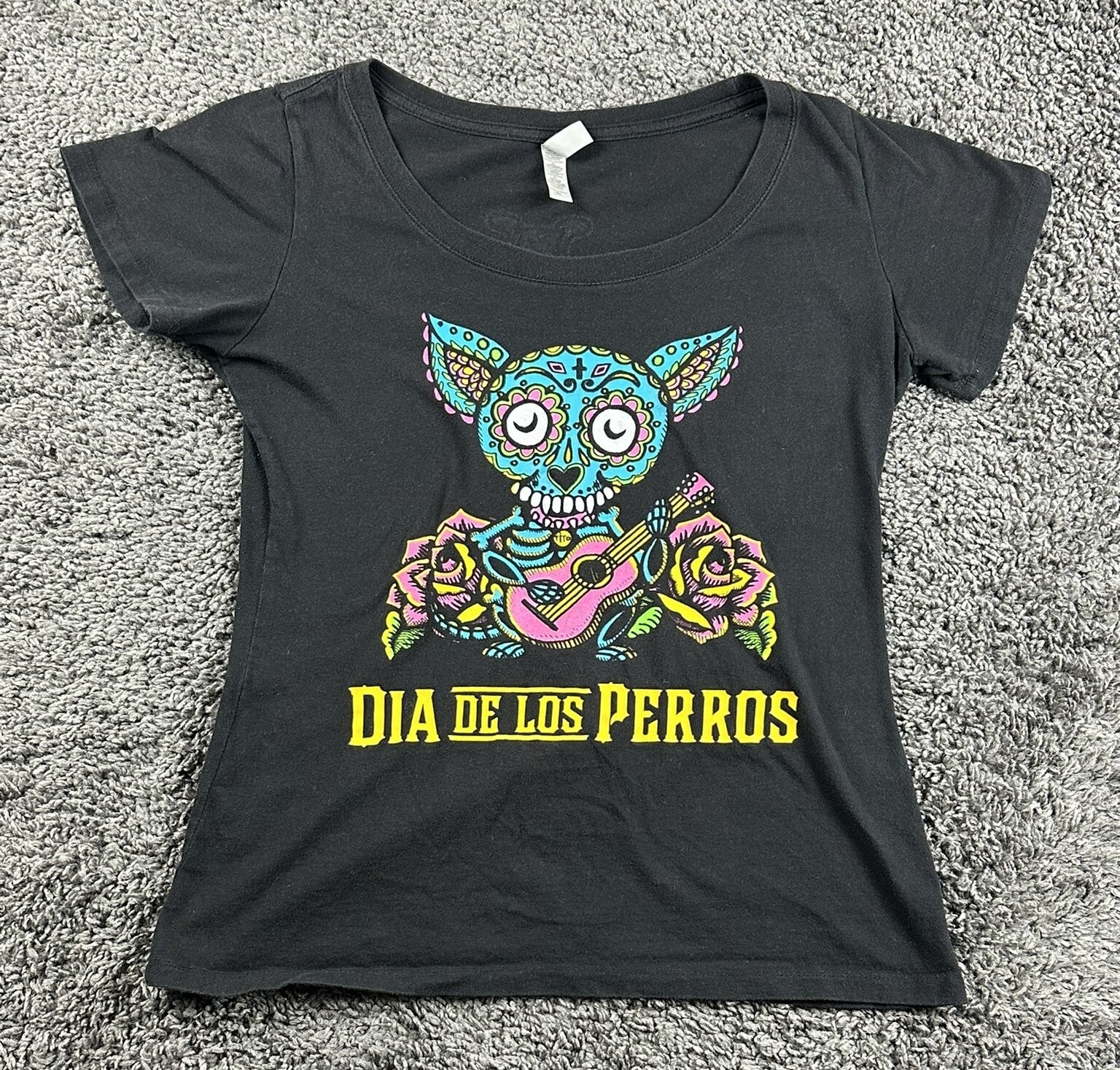 Dia De Los Perros Womens Chihuahua Sugar Skull Day Dead Guitar Shirt XL Fits M