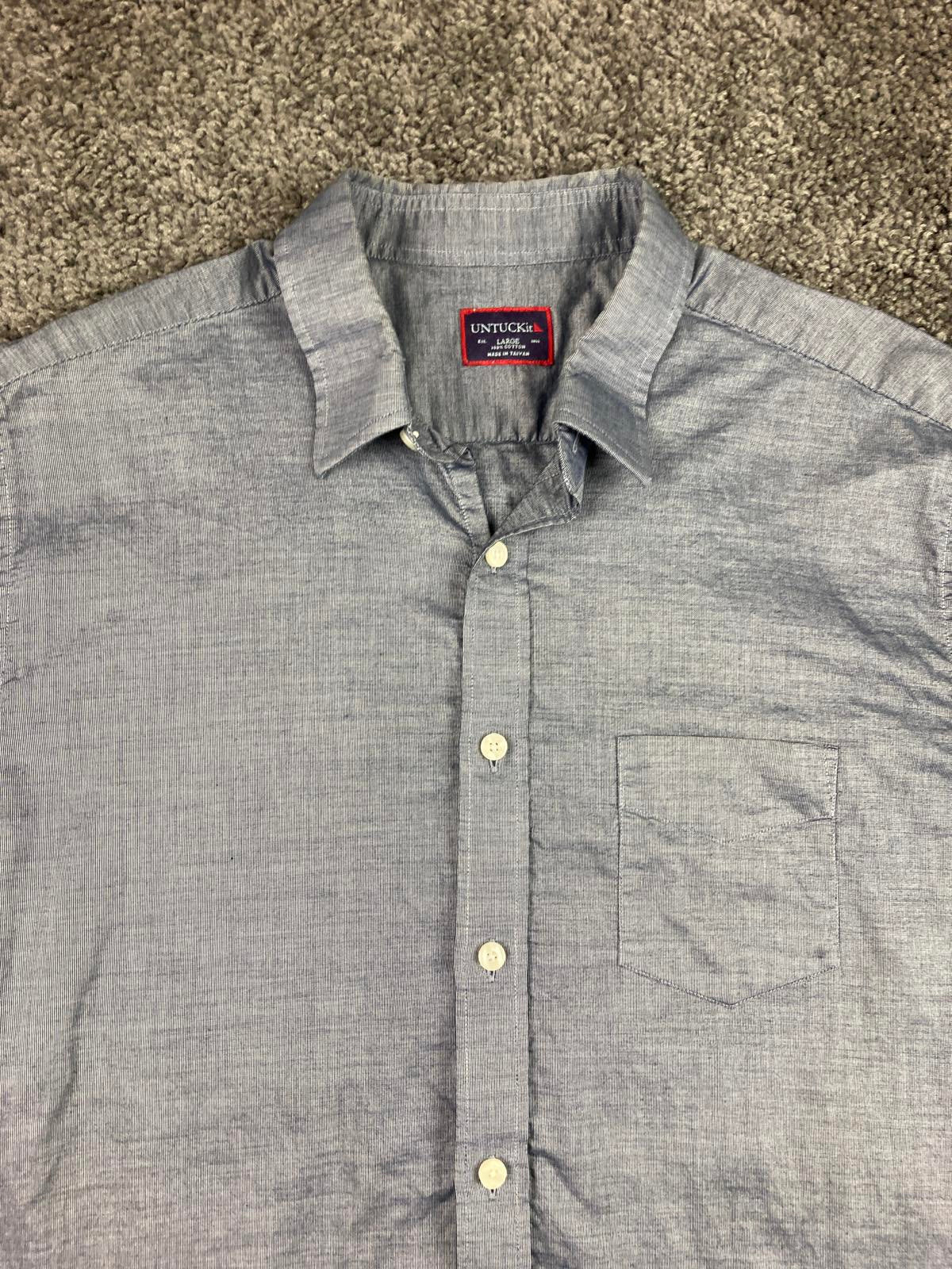 UNTUCKit Petrus Short Sleeve Button Down Shirt Blue Chambray Mens Size L
