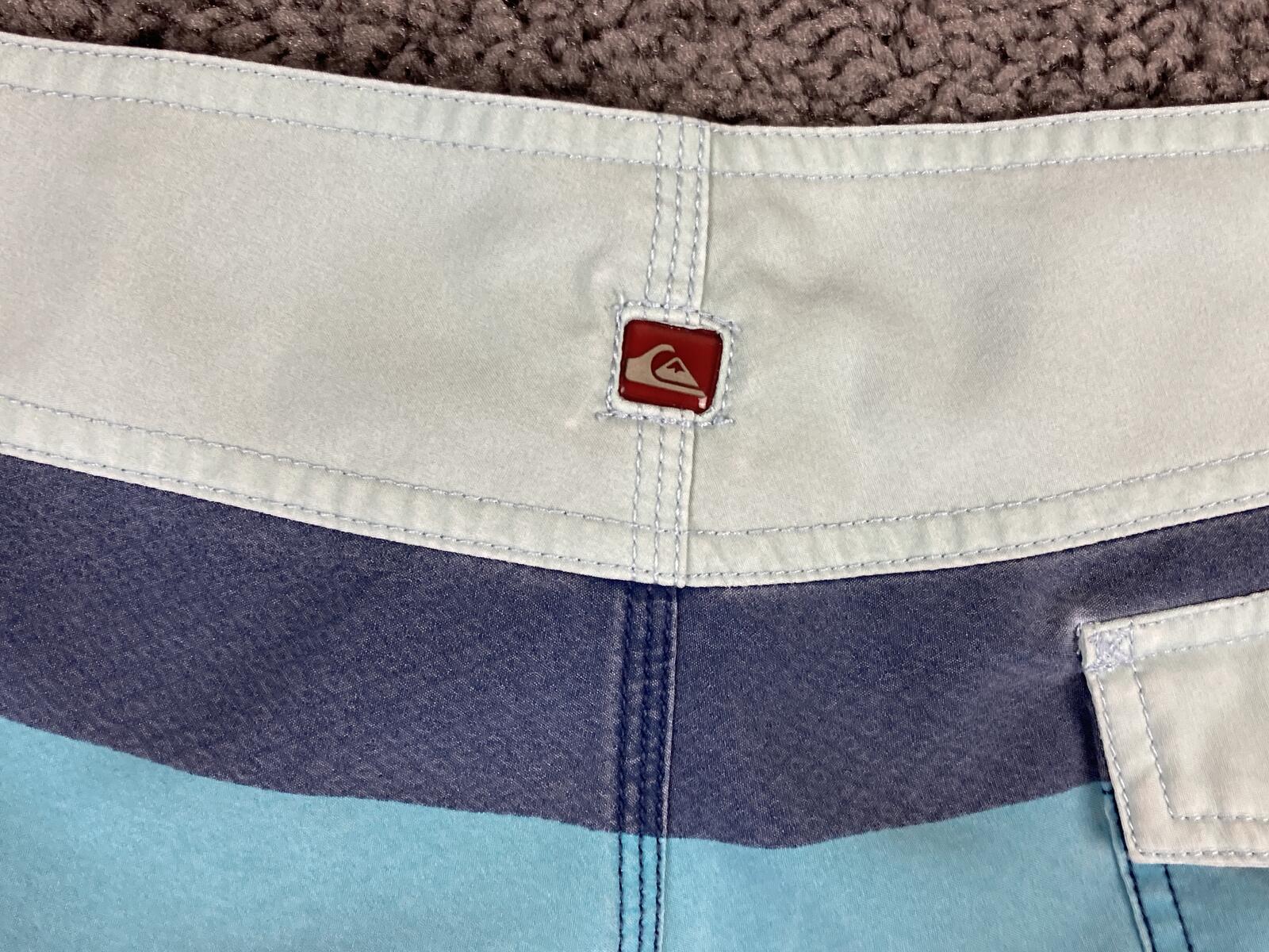 Vintage Quiksilver Board Shorts Mens Gray Red Square Logo Y2K Surf Trunks Sz 33