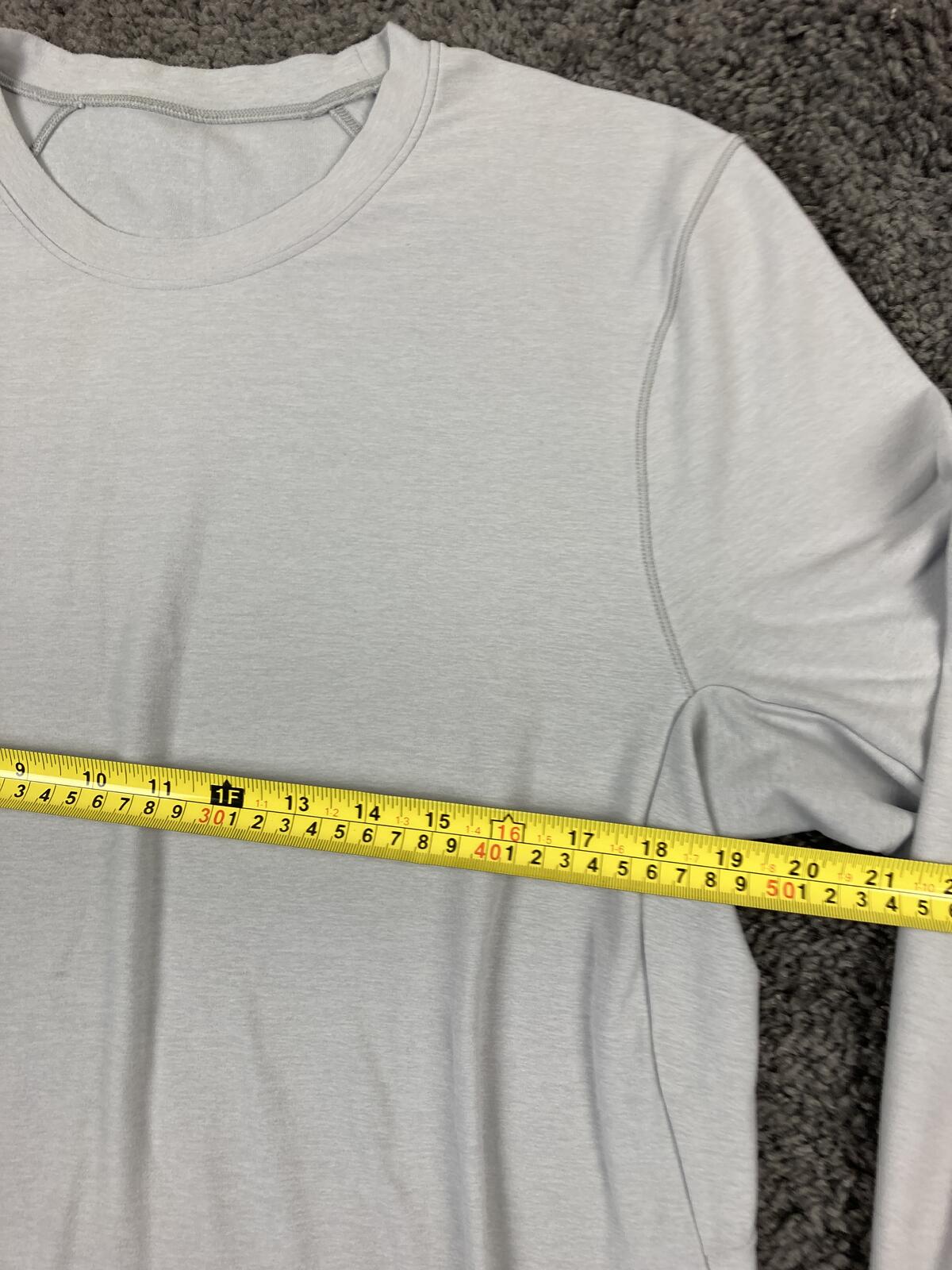 Lululemon Men’s Surge Warm White Long Sleeve Running Shirt  Zip Pocket  Size M