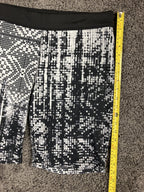 Everlast Womens Biker Shorts Black White Geometric Grid Polyester Spandex Sz L