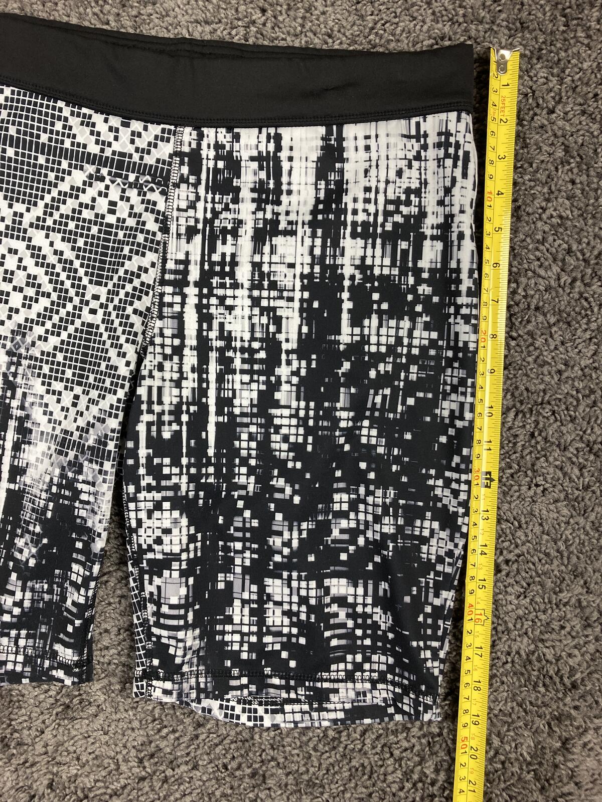 Everlast Womens Biker Shorts Black White Geometric Grid Polyester Spandex Sz L
