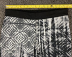 Everlast Womens Biker Shorts Black White Geometric Grid Polyester Spandex Sz L