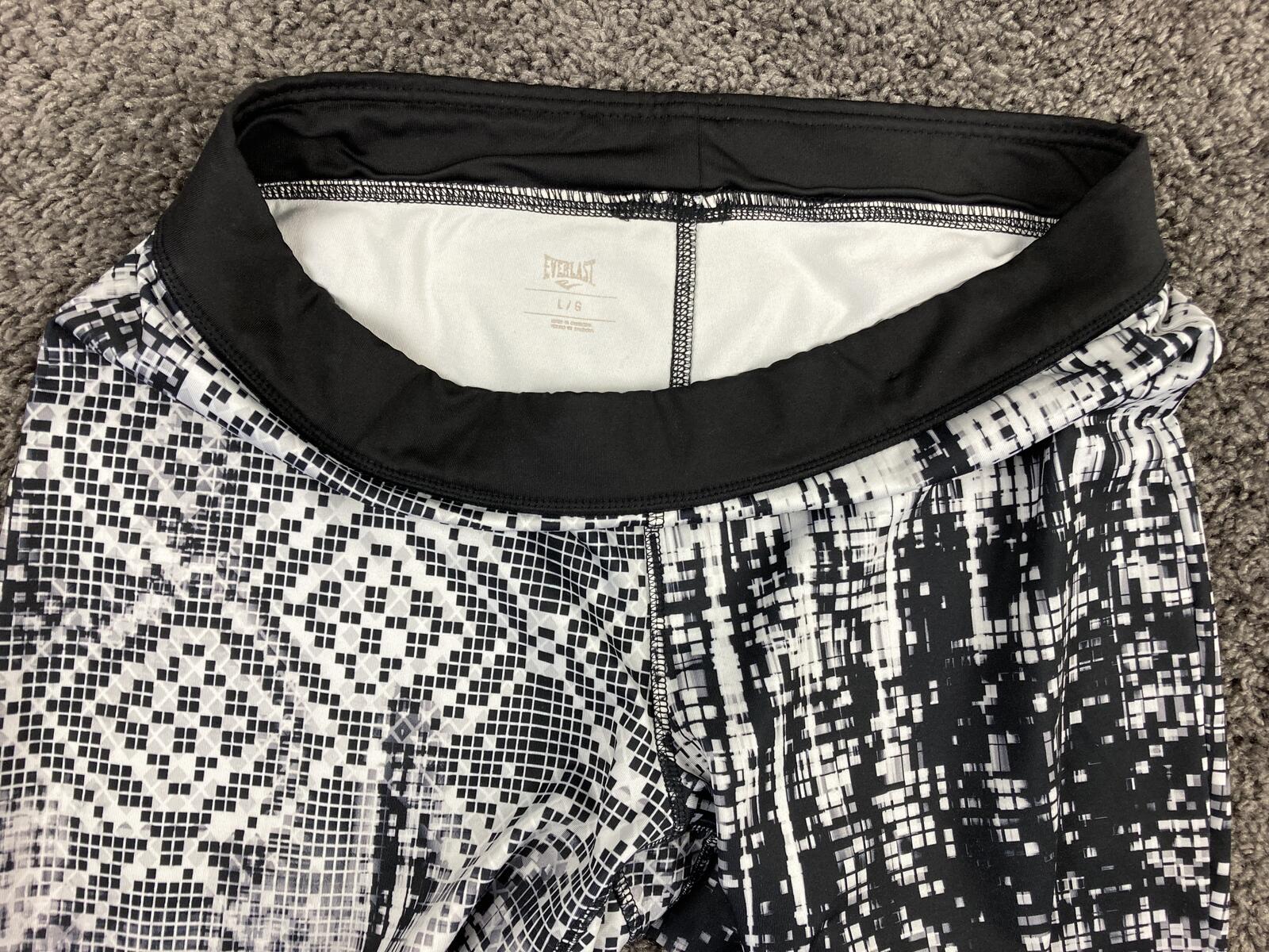 Everlast Womens Biker Shorts Black White Geometric Grid Polyester Spandex Sz L