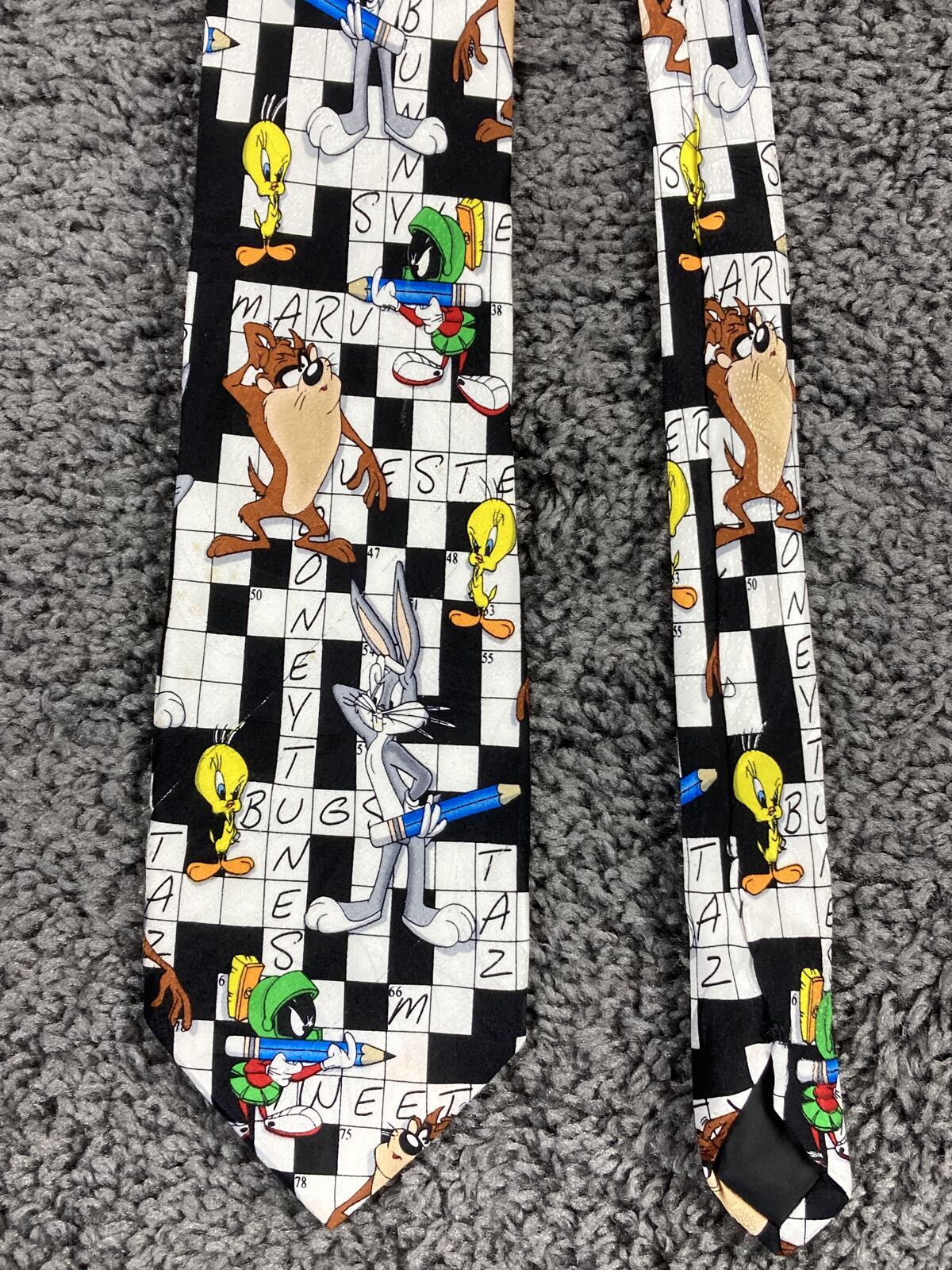 Vintage 1997 Looney Tunes Warner Bros Studio Store 100% Silk Crossword Tie 90s