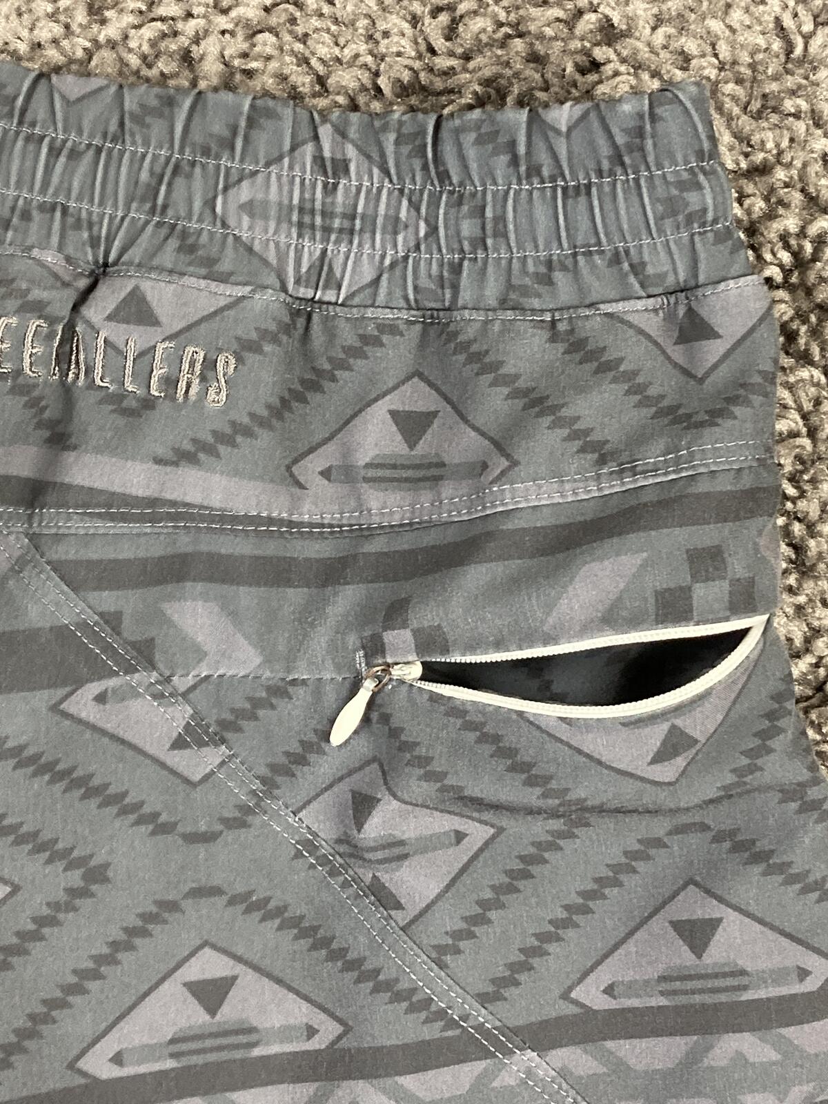 Freeballers by Meripex Apparel Mens L Grey Aztec Lined 8" Athletic Shorts