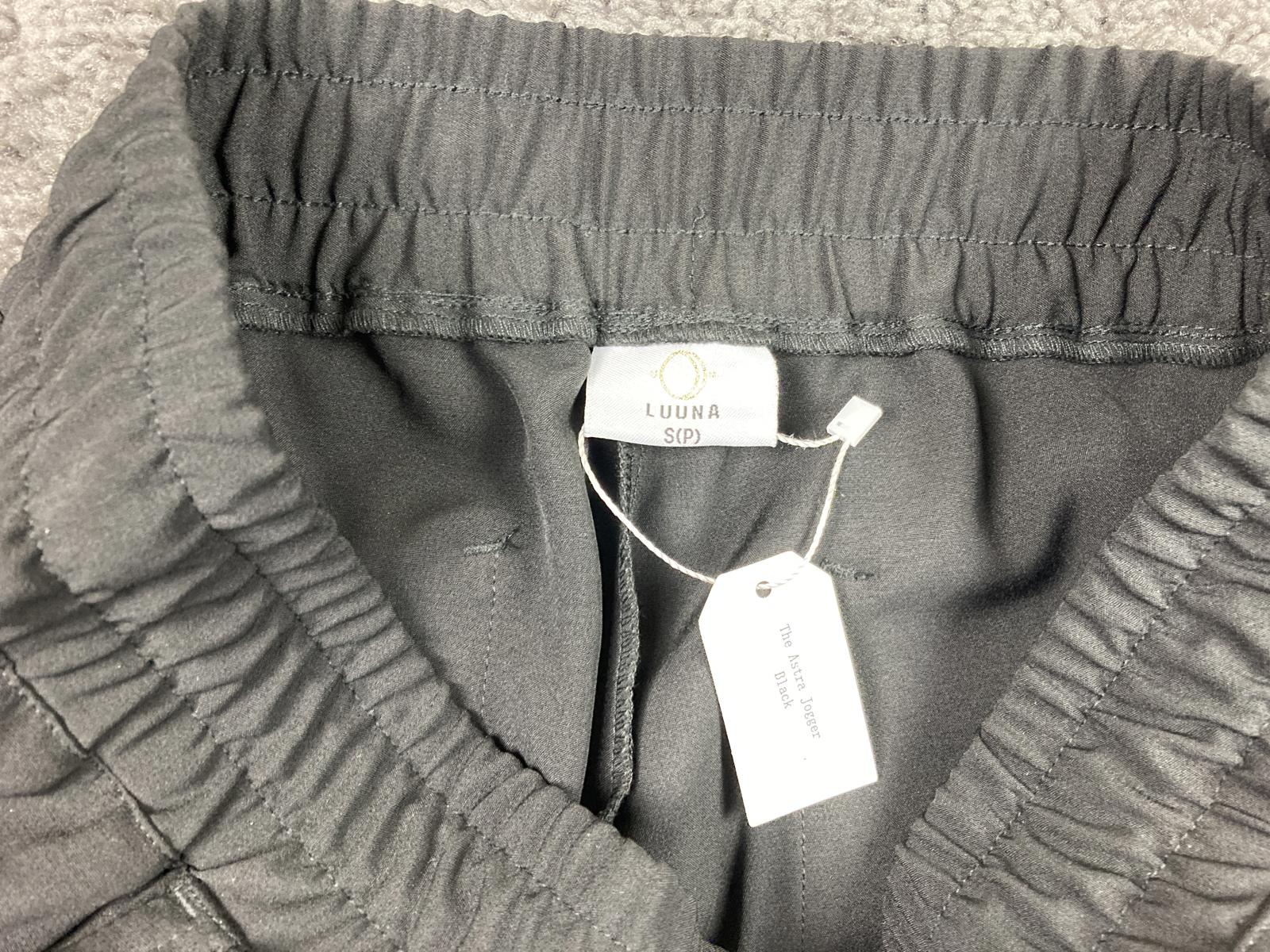 Luuna Astra Jogger Scrub Pants Womens Petite Size S Black Cargo Pockets NWT