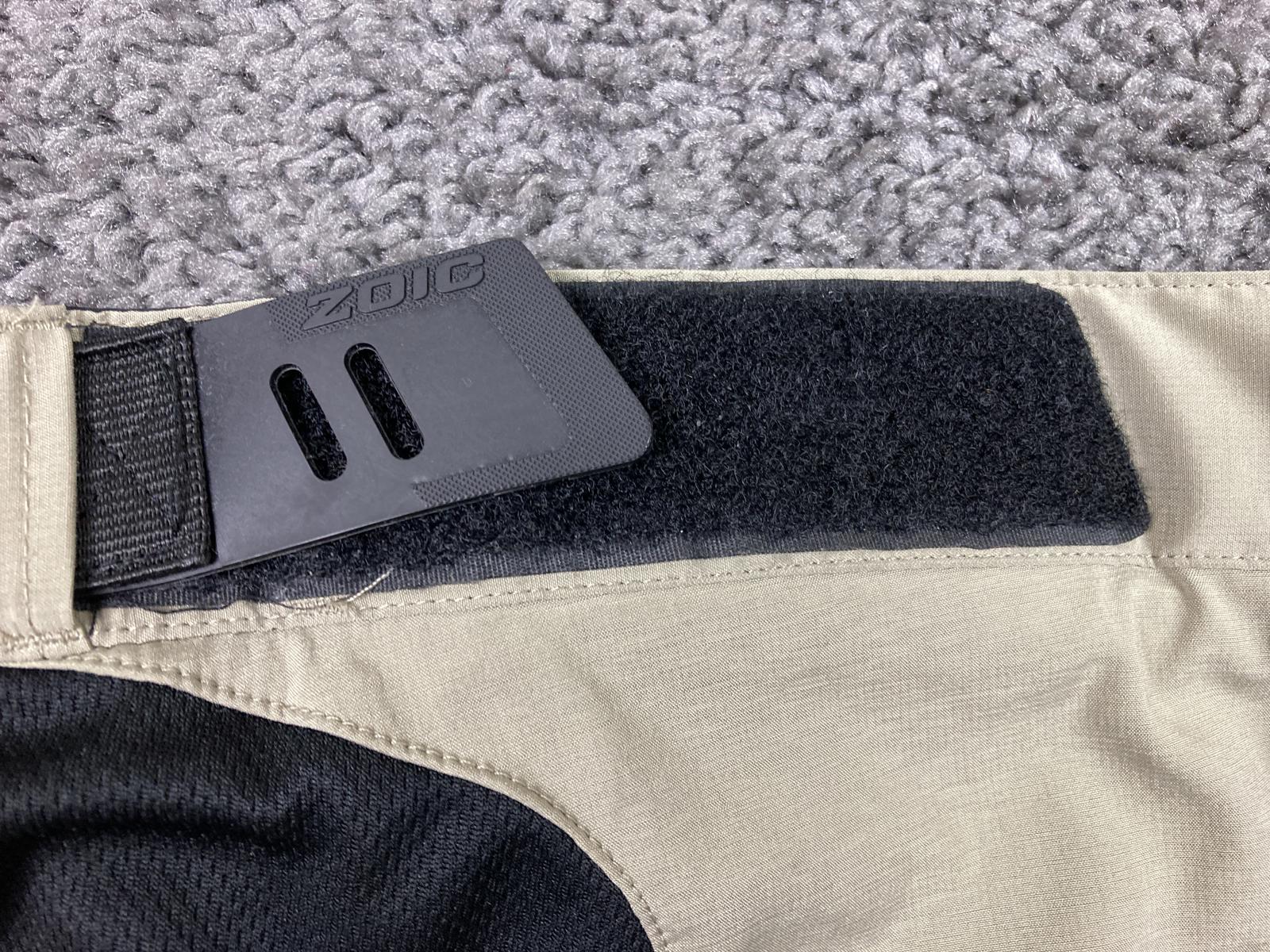 Zoic Mens Mountain Bike Shorts Tan Stretch Waist Zip Pockets Size L