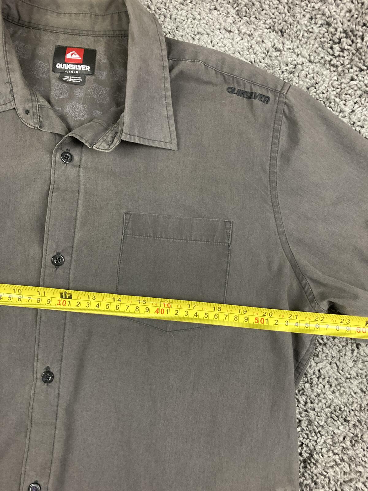 Quiksilver Mens Shirt Gray Short Sleeve Button Up Graphic Logo Surf Skate Sz L