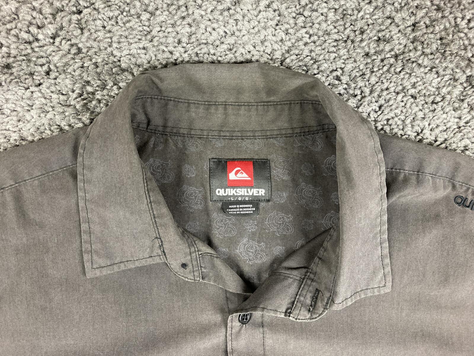 Quiksilver Mens Shirt Gray Short Sleeve Button Up Graphic Logo Surf Skate Sz L