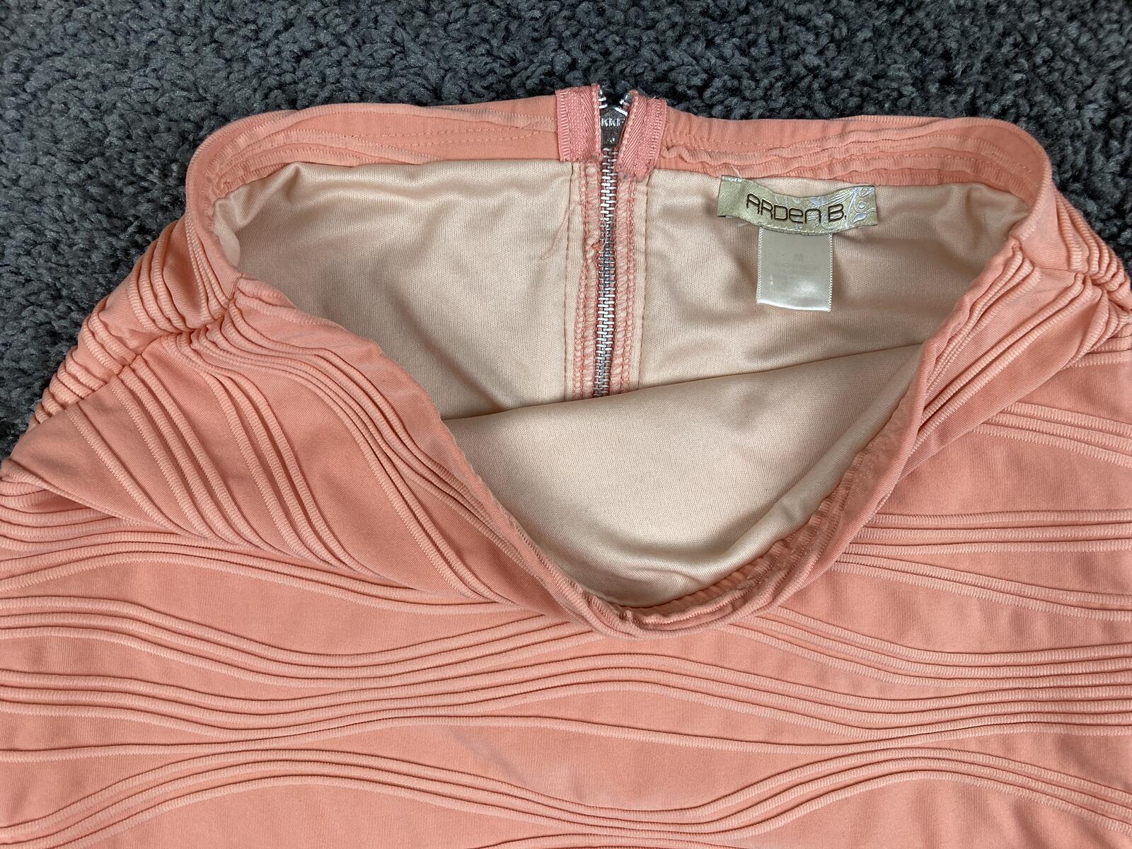 Arden B Coral Pink Textured Wave Bodycon Mini Skirt Peach Ribbed Zipper Back L