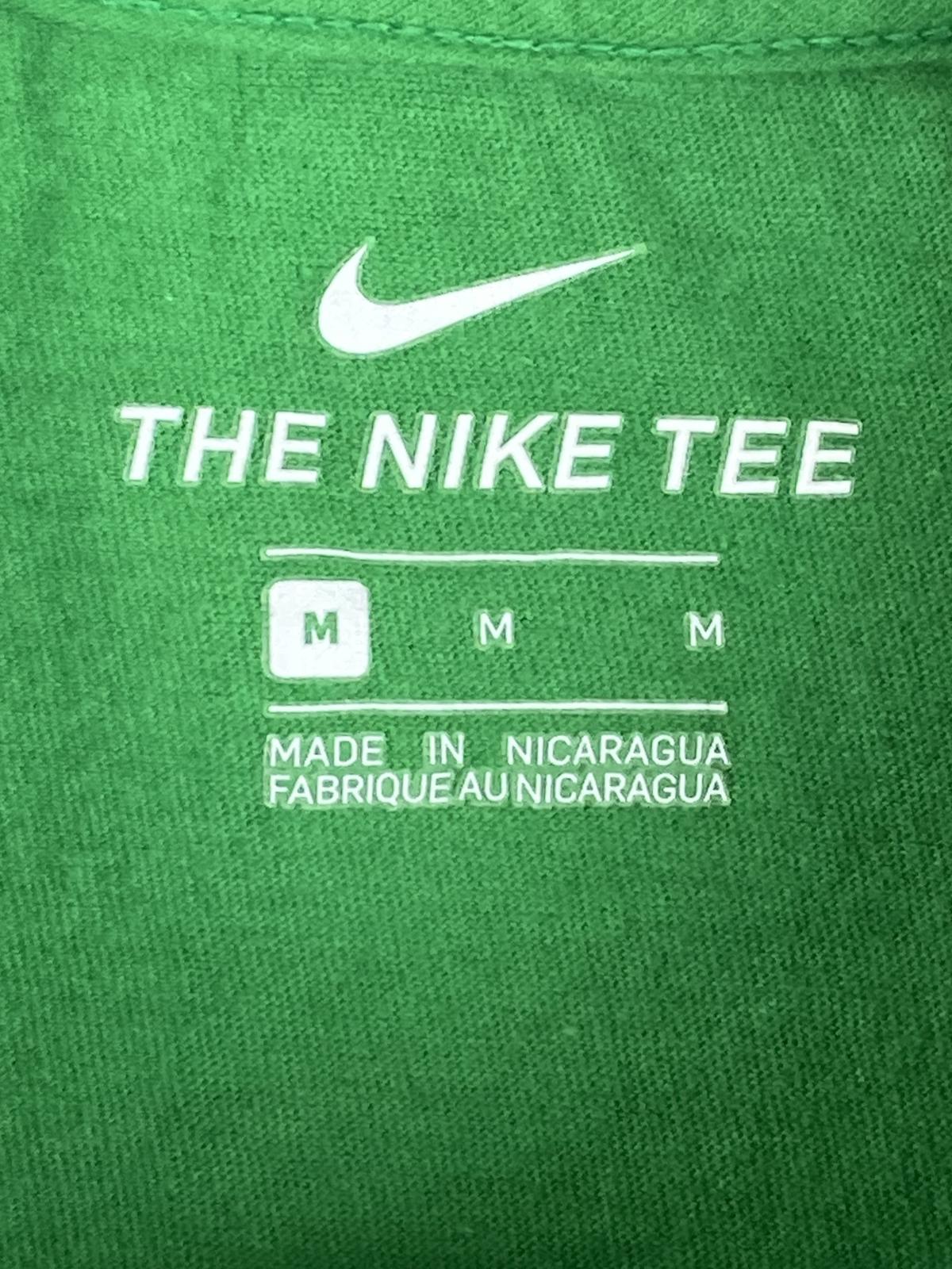 The Nike Tee Oregon Ducks Winged "O" Graphic T-Shirt Green Mens Size M