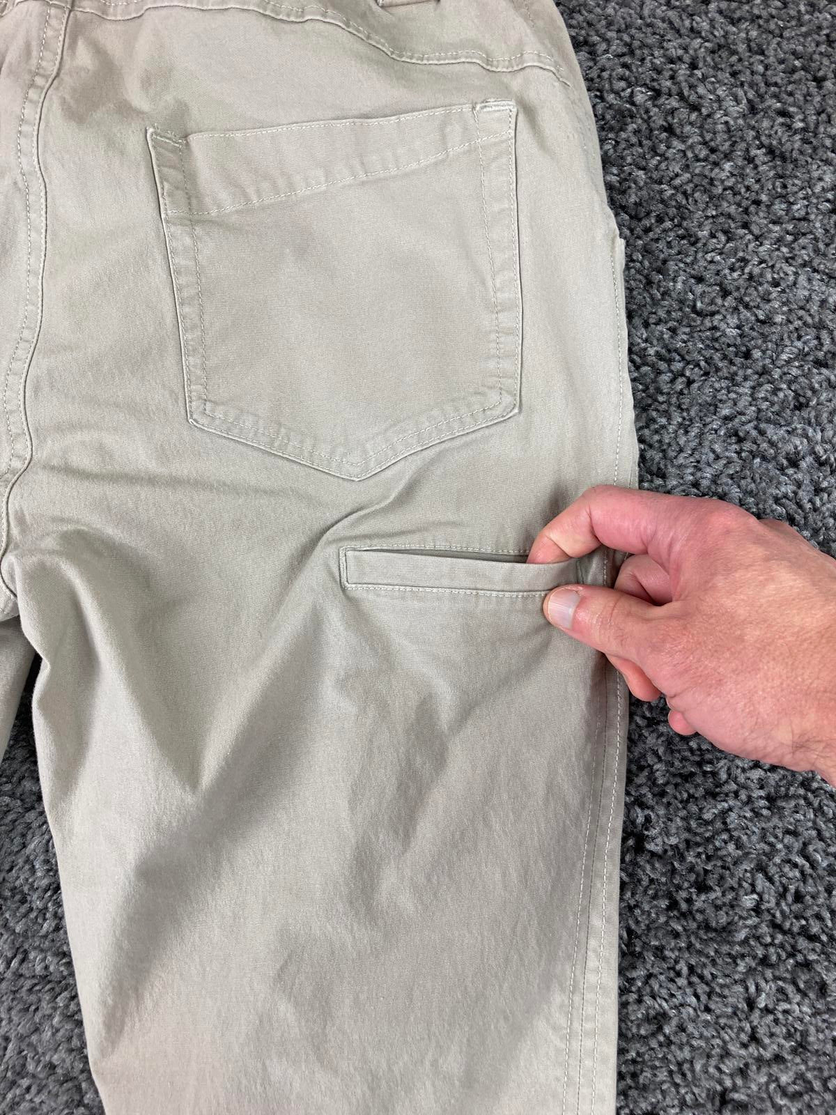 Duluth Trading Co Women’s Utility Jogger Pants Beige Khaki Stretch Size 4