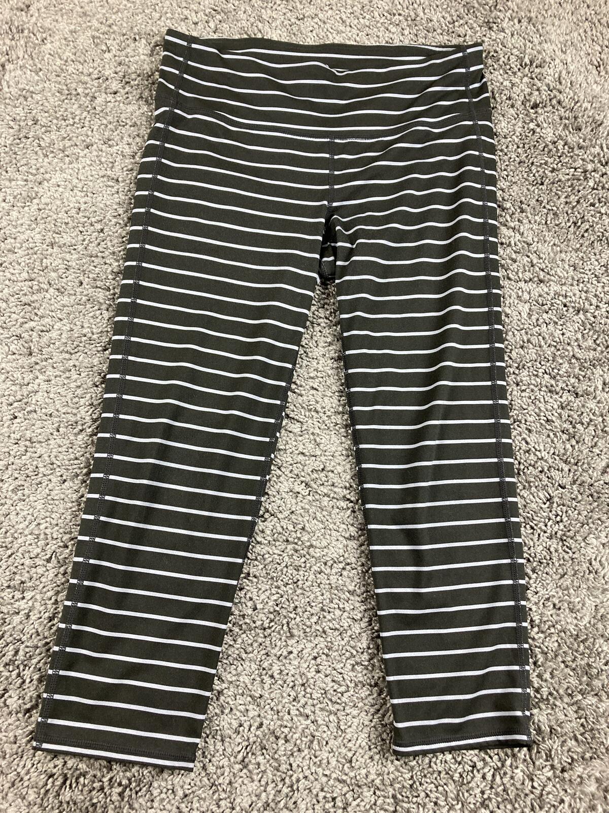 Athleta Chaturanga Striped Capri Leggings Grey Gray Stripes Yoga Crop Sz Medium