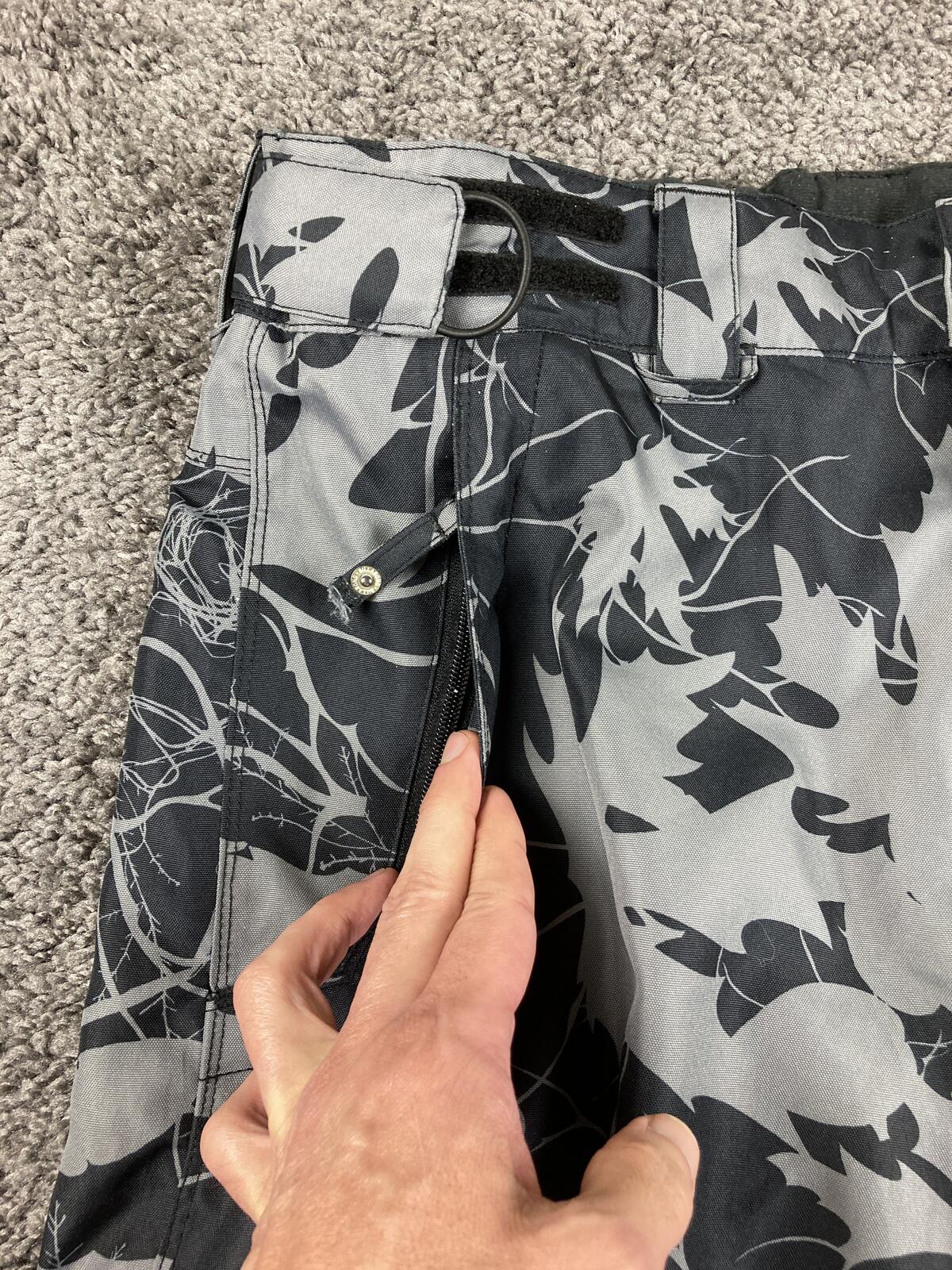Billabong Pilot Ski Snowboard Pants Mens XL Grey Leaf Camo Waterproof Cargo Vtg