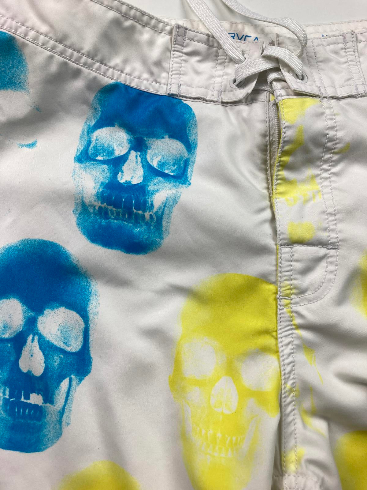 RVCA ANP Skull Print Boardshorts Men 32 White Blue Yellow Zip Pockets Surf Swim