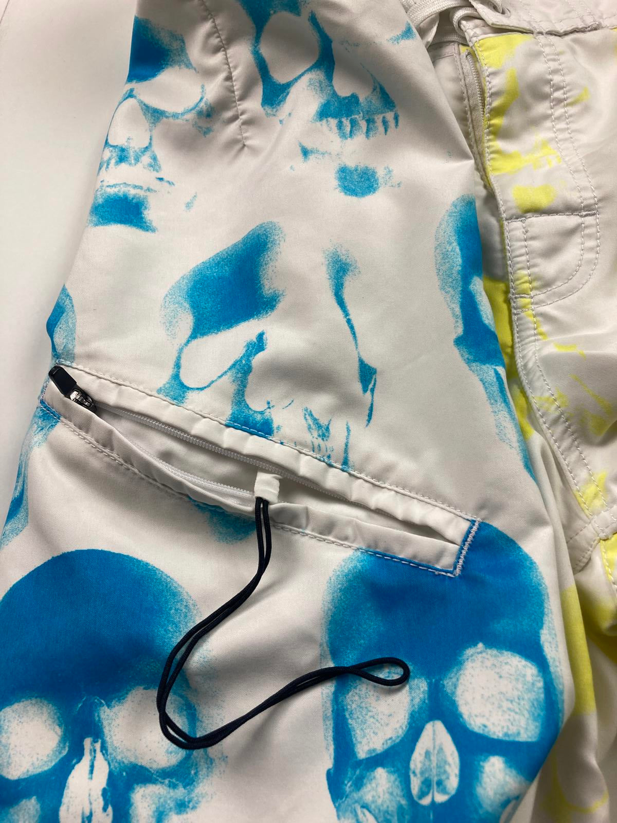 RVCA ANP Skull Print Boardshorts Men 32 White Blue Yellow Zip Pockets Surf Swim