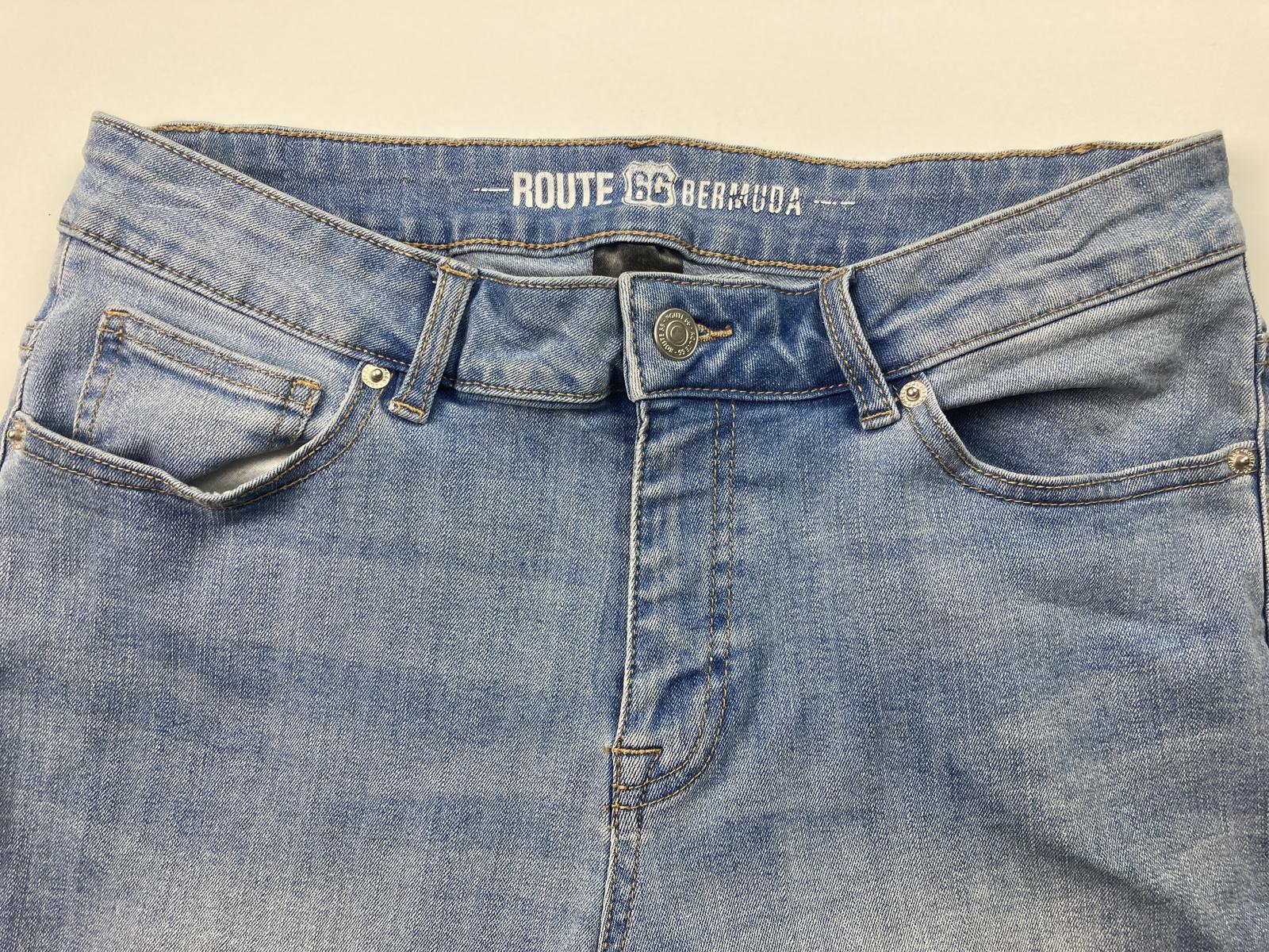 Route 66 Women’s Bermuda Jean Shorts Size 12 Light Wash Stretch Denim Mid Rise