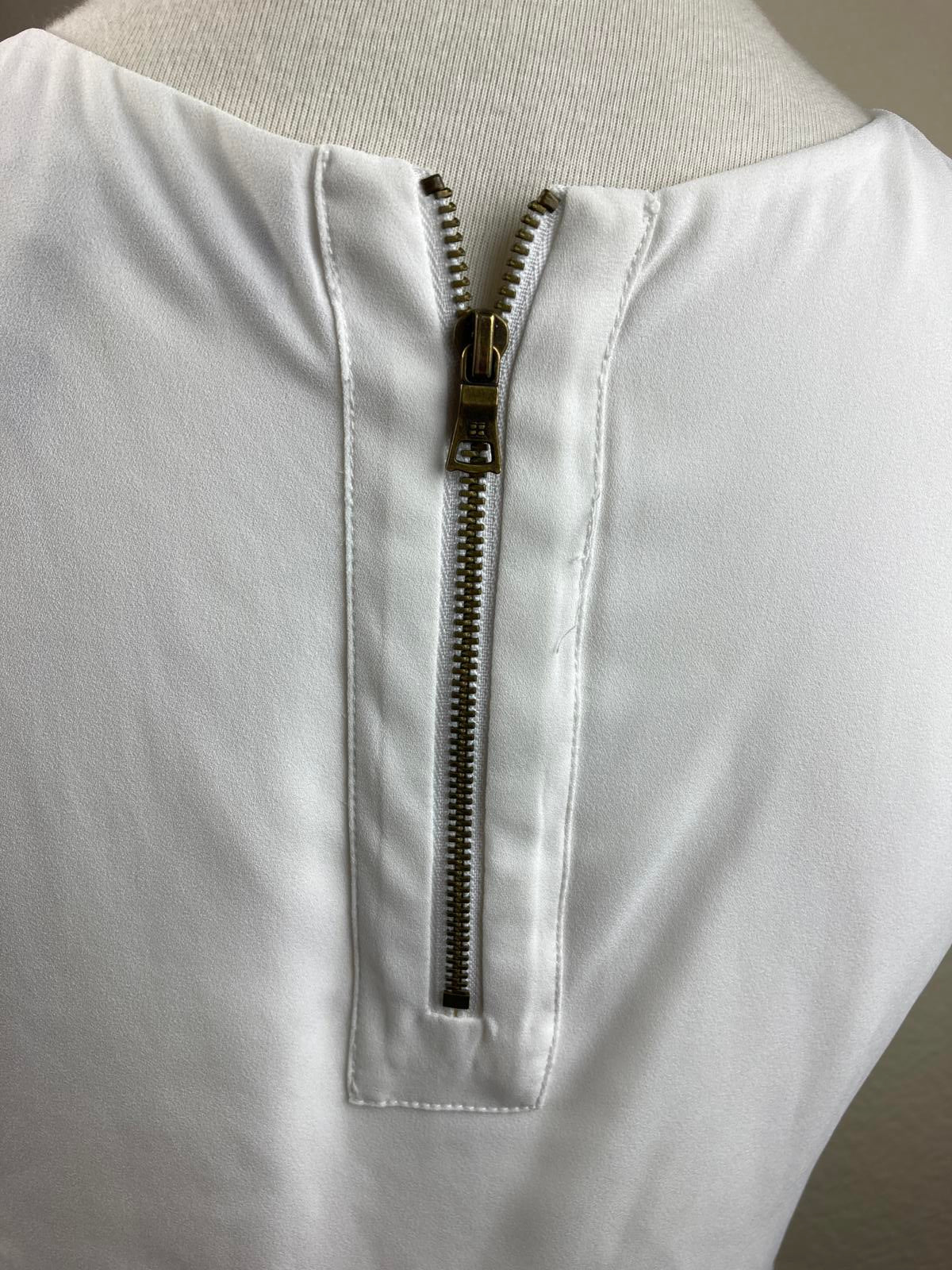 BCBG MaxAzria Top Womens Size Small Julianna White Sleeveless Ruffle Zip Back