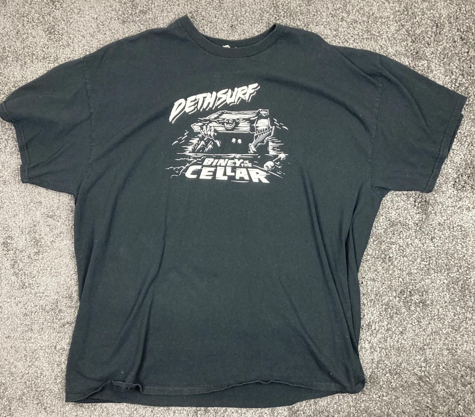 Gildan Dethsurf “Biney in the Cellar” Black Band T-Shirt Men Sz 2XL Heavy Cotton