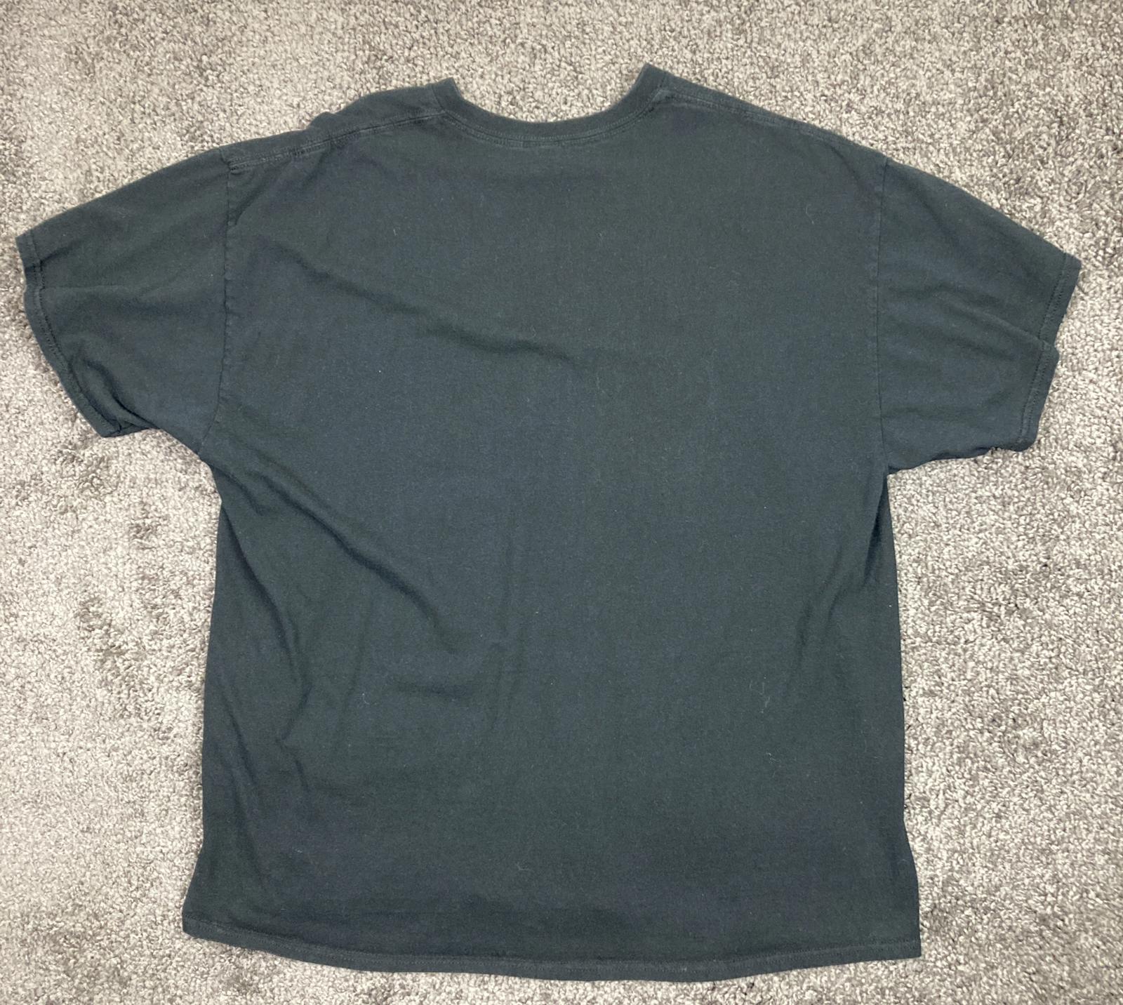 Gildan Dethsurf “Biney in the Cellar” Black Band T-Shirt Men Sz 2XL Heavy Cotton