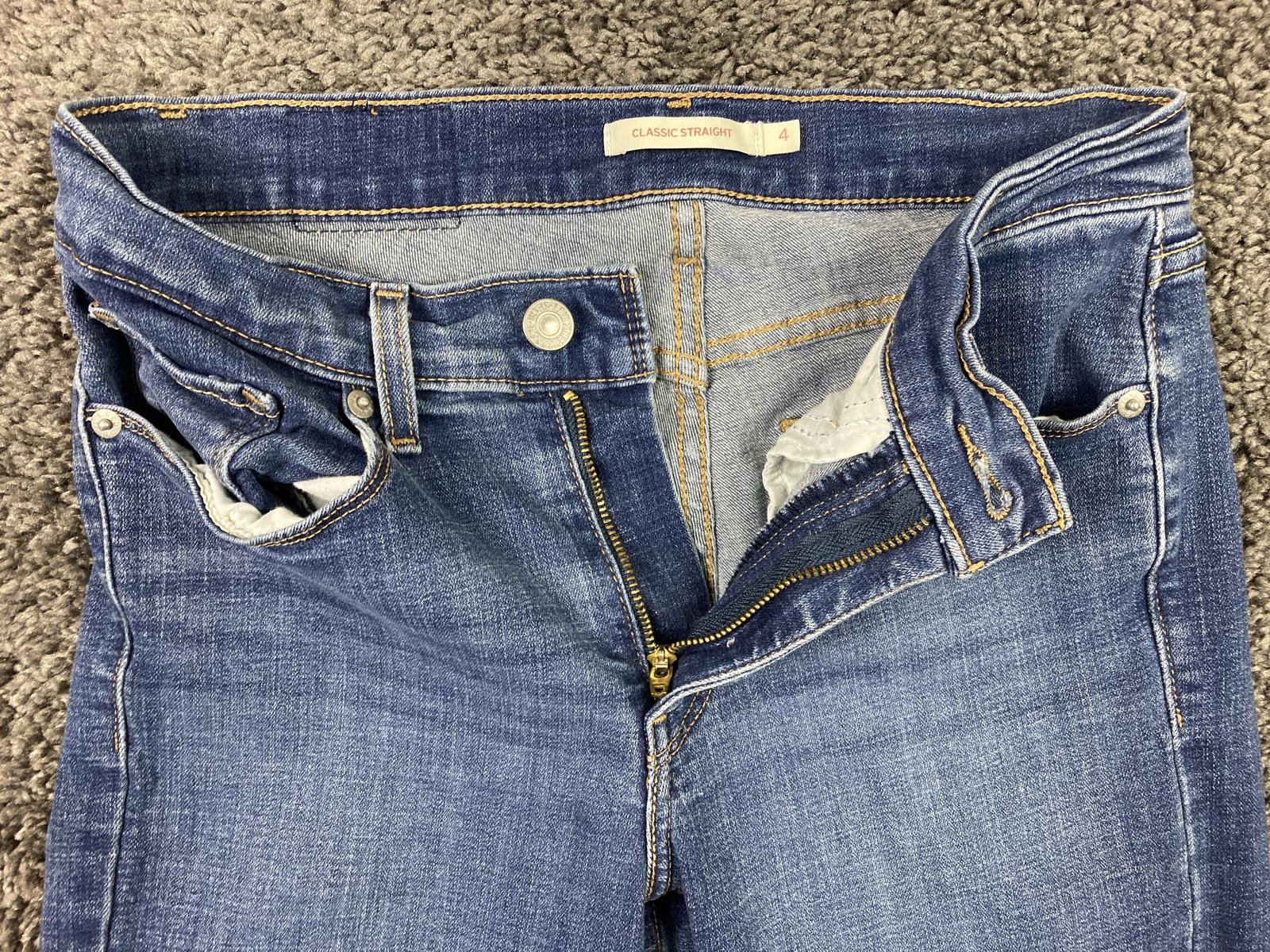 Levi’s Women’s Classic Straight Jeans Blue Stretch Denim Size 4 (27x28)