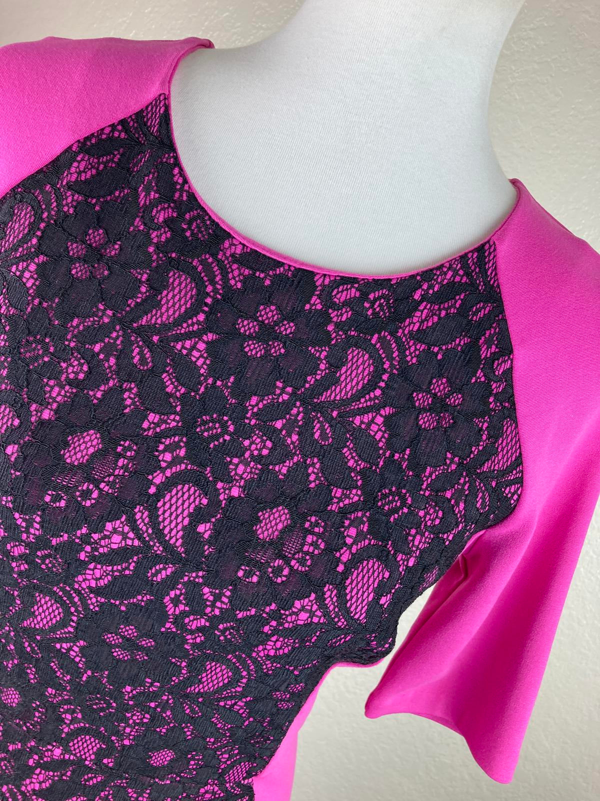 Juicy Couture Stretch knit Tulip retro Dress sz 6 Hot Pink Black Lace scoop neck