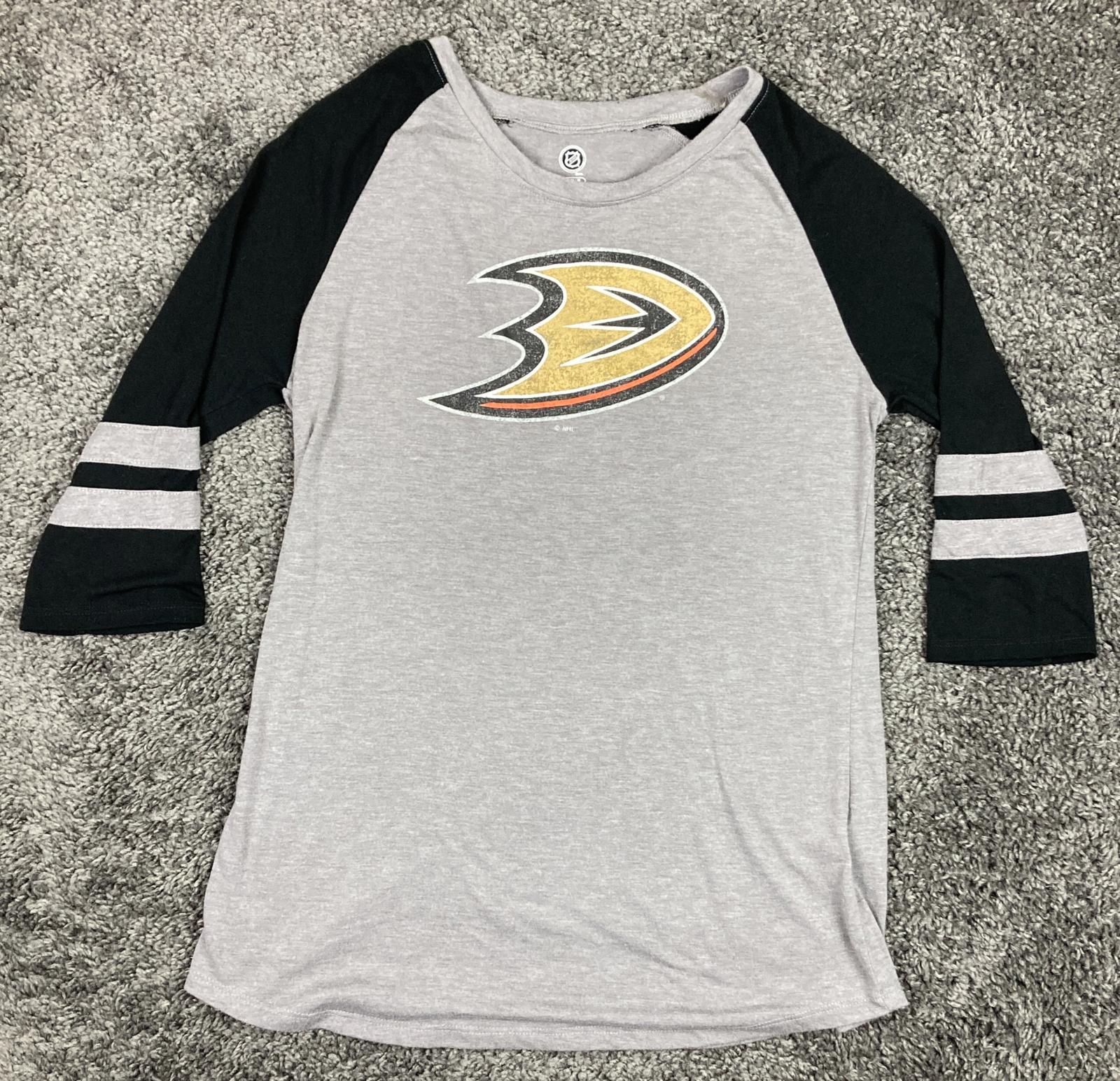 NHL Anaheim Ducks Women’s Medium Raglan 3 Qtr Sleeve Shirt Gray Black Fan Gear M