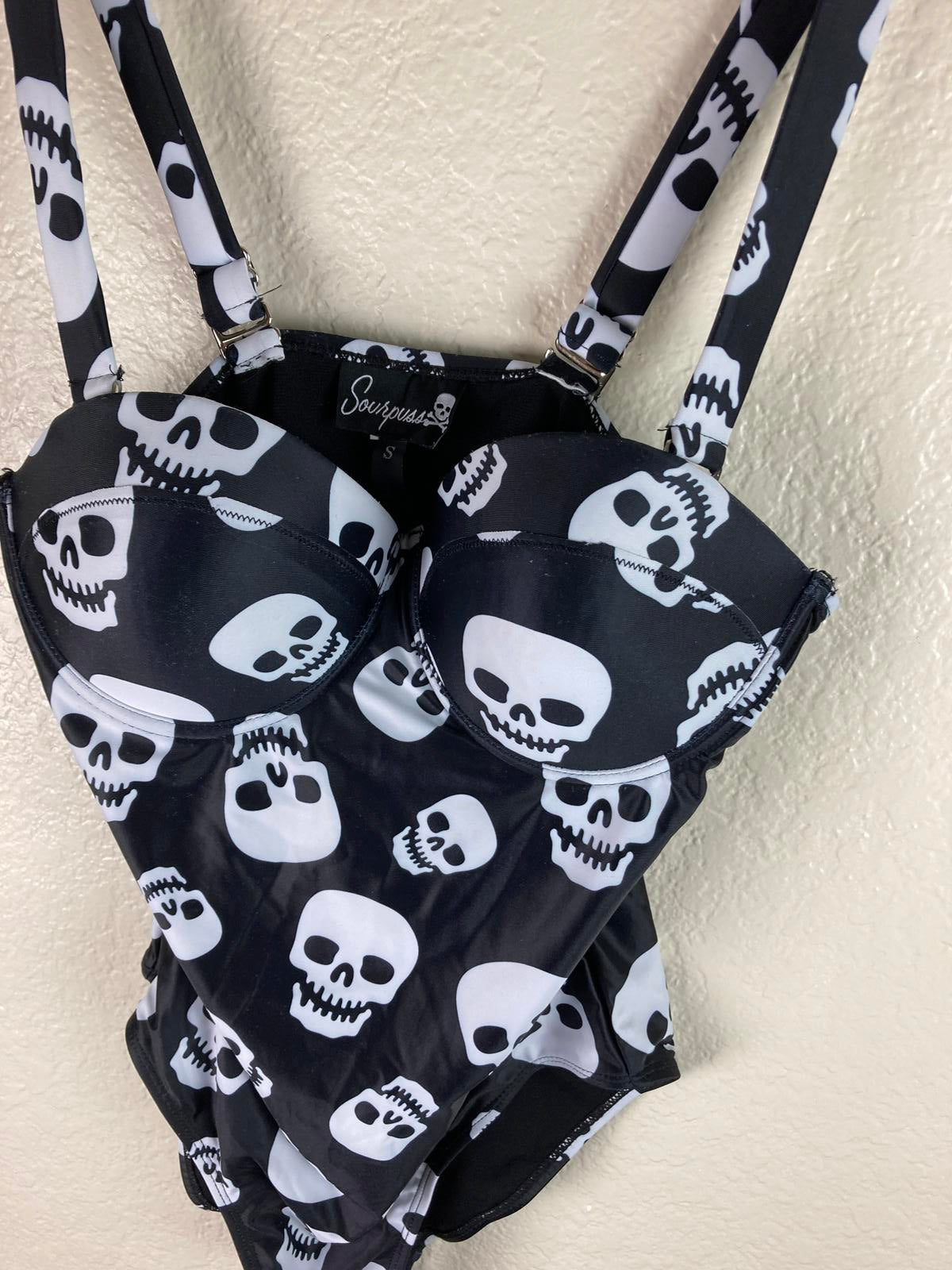 Sourpuss Skull Swimsuit 1 Pc Women’s S Black White Skulls Retro Rockabilly Goth