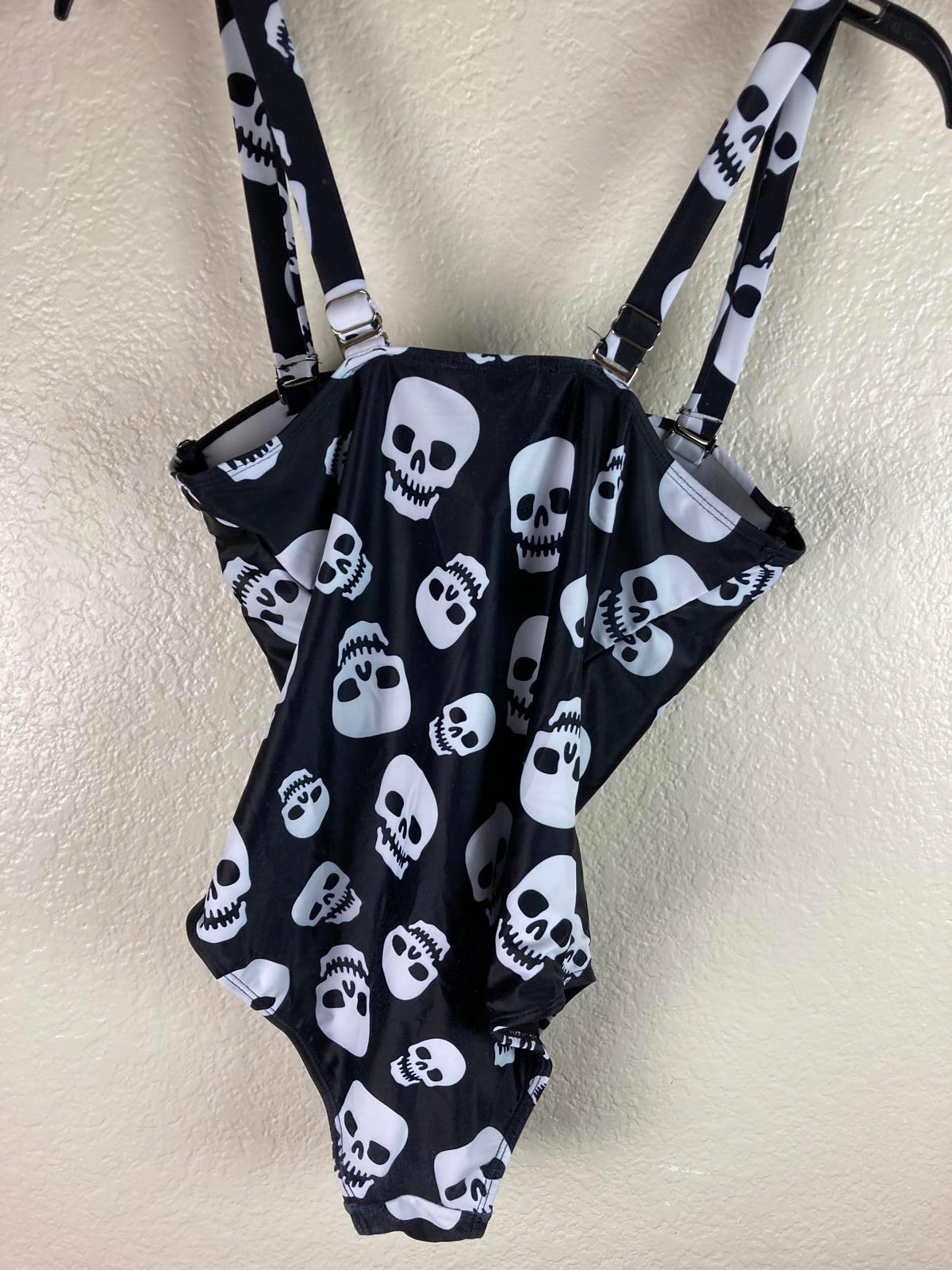 Sourpuss Skull Swimsuit 1 Pc Women’s S Black White Skulls Retro Rockabilly Goth