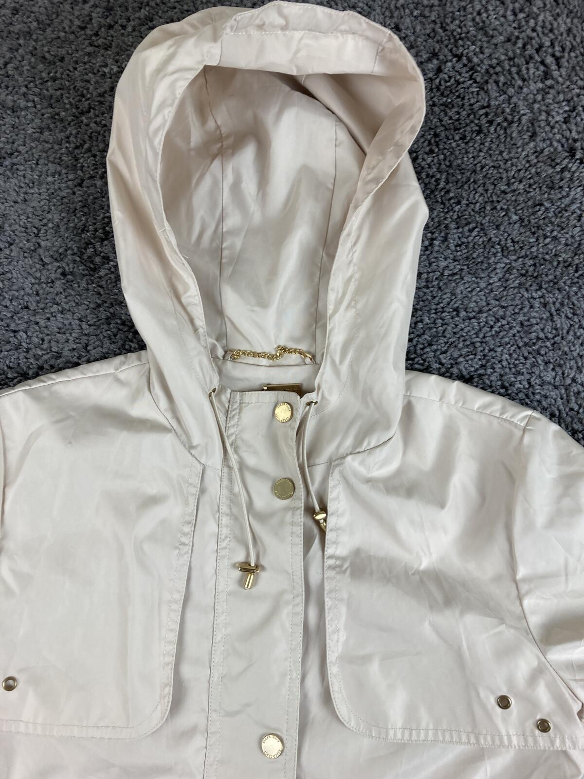 Ellen Tracy Hooded Raincoat Anorak Jacket Beige Gold Hardware Medium Length Sz S
