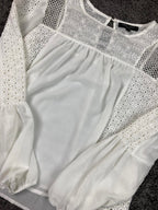Romeo + Juliet Couture Blouse Women's White Eyelet Lace Long Sleeve Size M