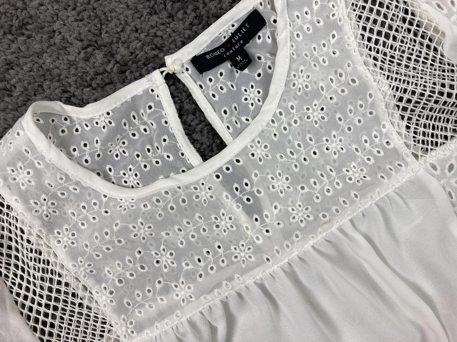 Romeo + Juliet Couture Blouse Women's White Eyelet Lace Long Sleeve Size M