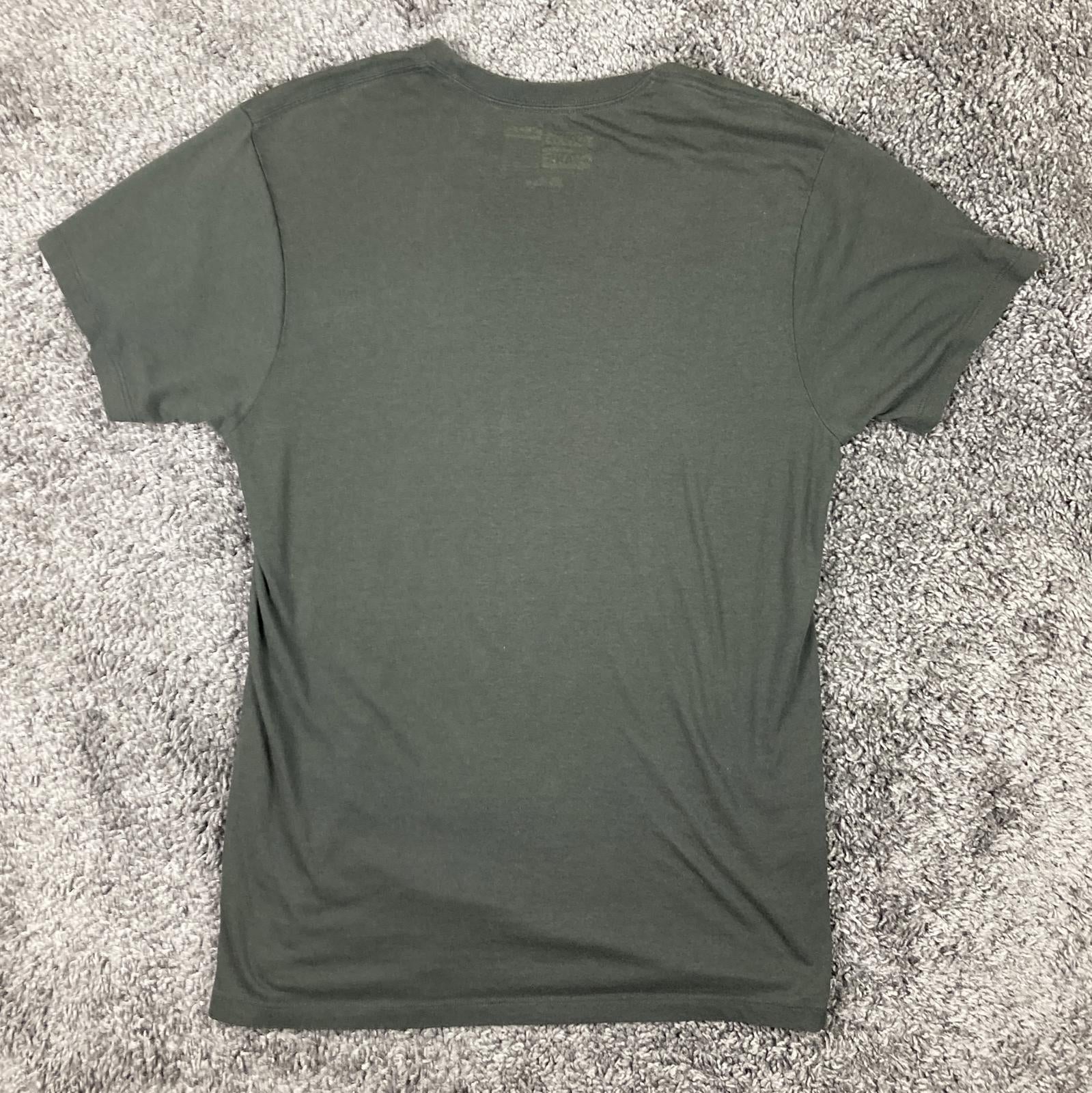 Vans Premium T-Shirt Men's  Olive Green Blue Leopard Print Chest Pocket Sz M