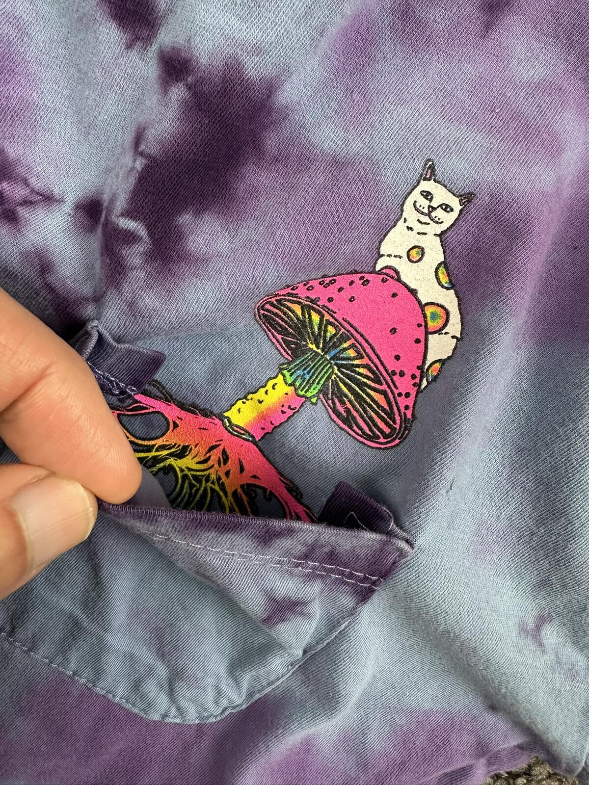 RIPNDIP Shirt Mens Purple Tie Dye Mushroom Hookah Cat Lord Nermal Pocket Tee S