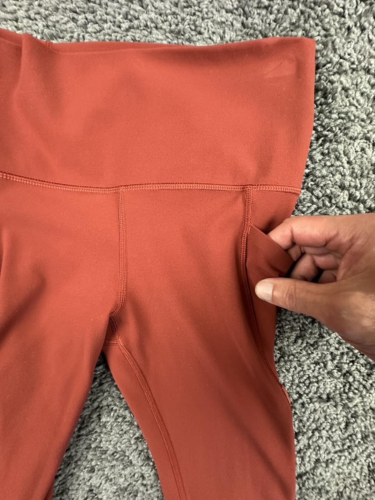 Athleta salutation Stash Pocket II Twist 7/8 Leggings Powervita Rust Red XS