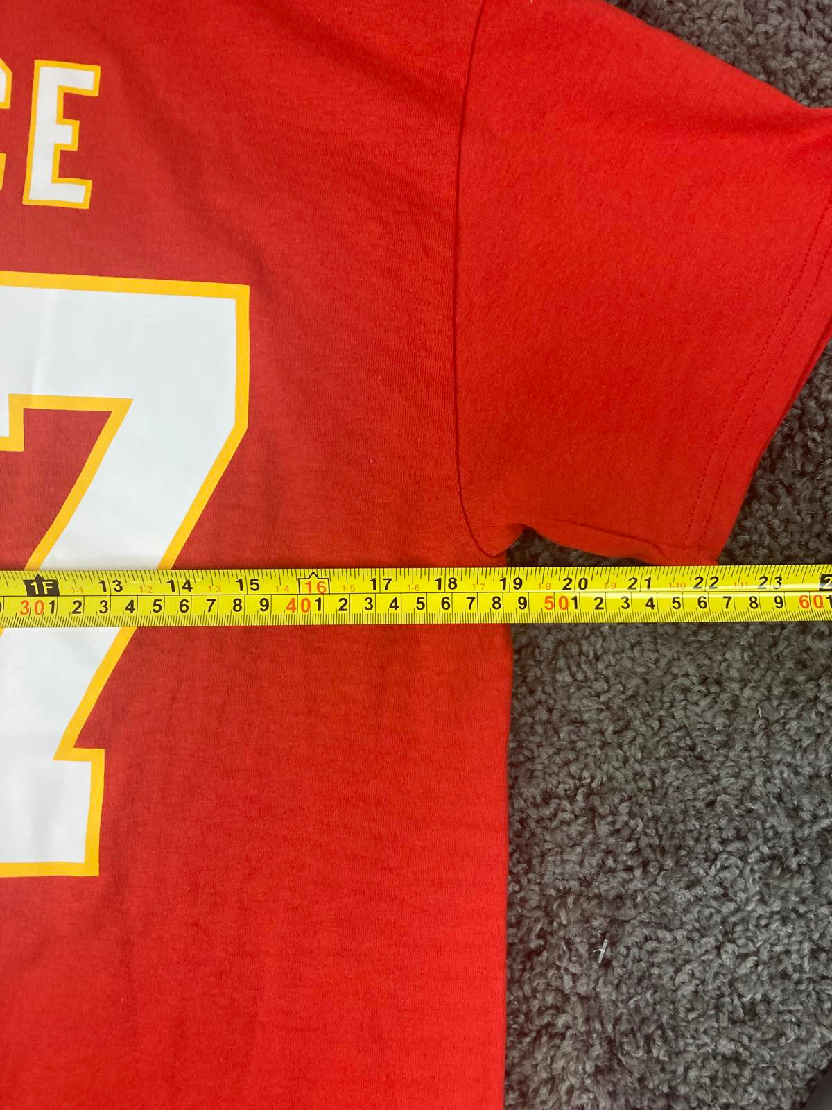 NFL Team Apparel Mens SizeMedium Travis Kelce 87 Kansas City Chiefs Red T-Shirt