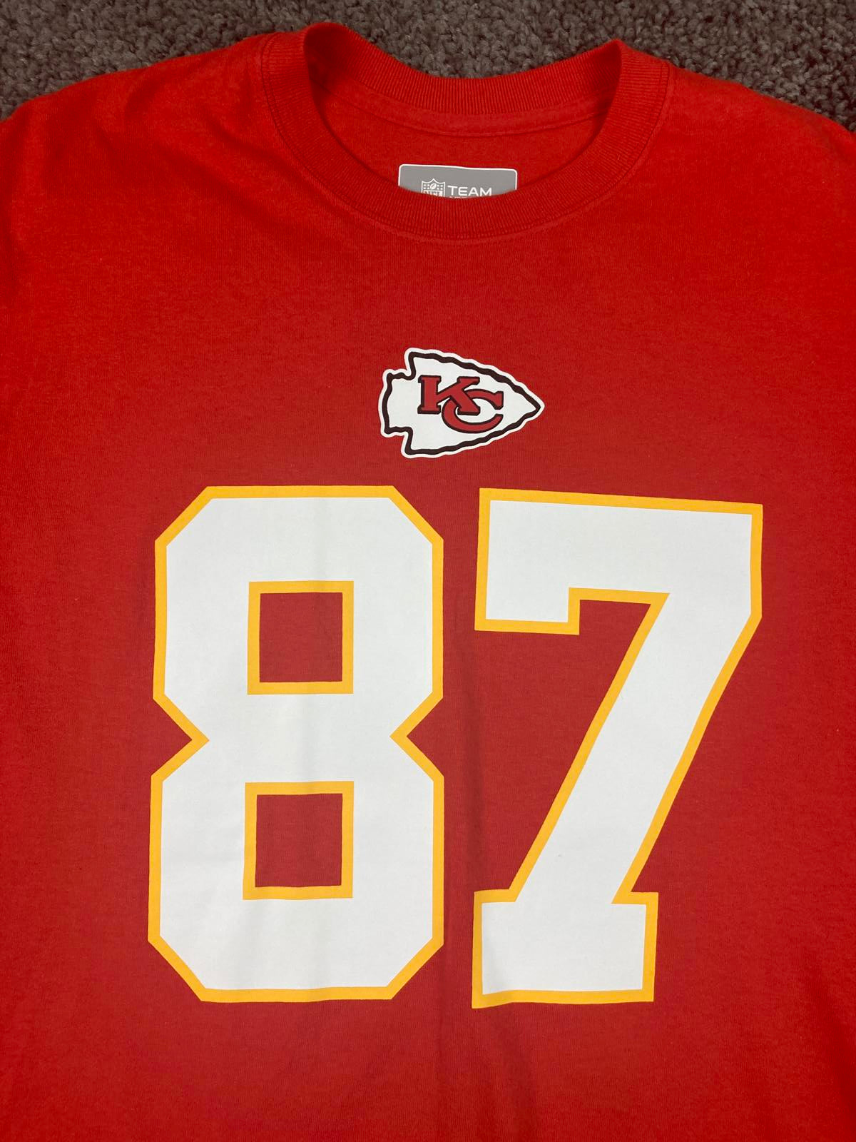 NFL Team Apparel Mens SizeMedium Travis Kelce 87 Kansas City Chiefs Red T-Shirt