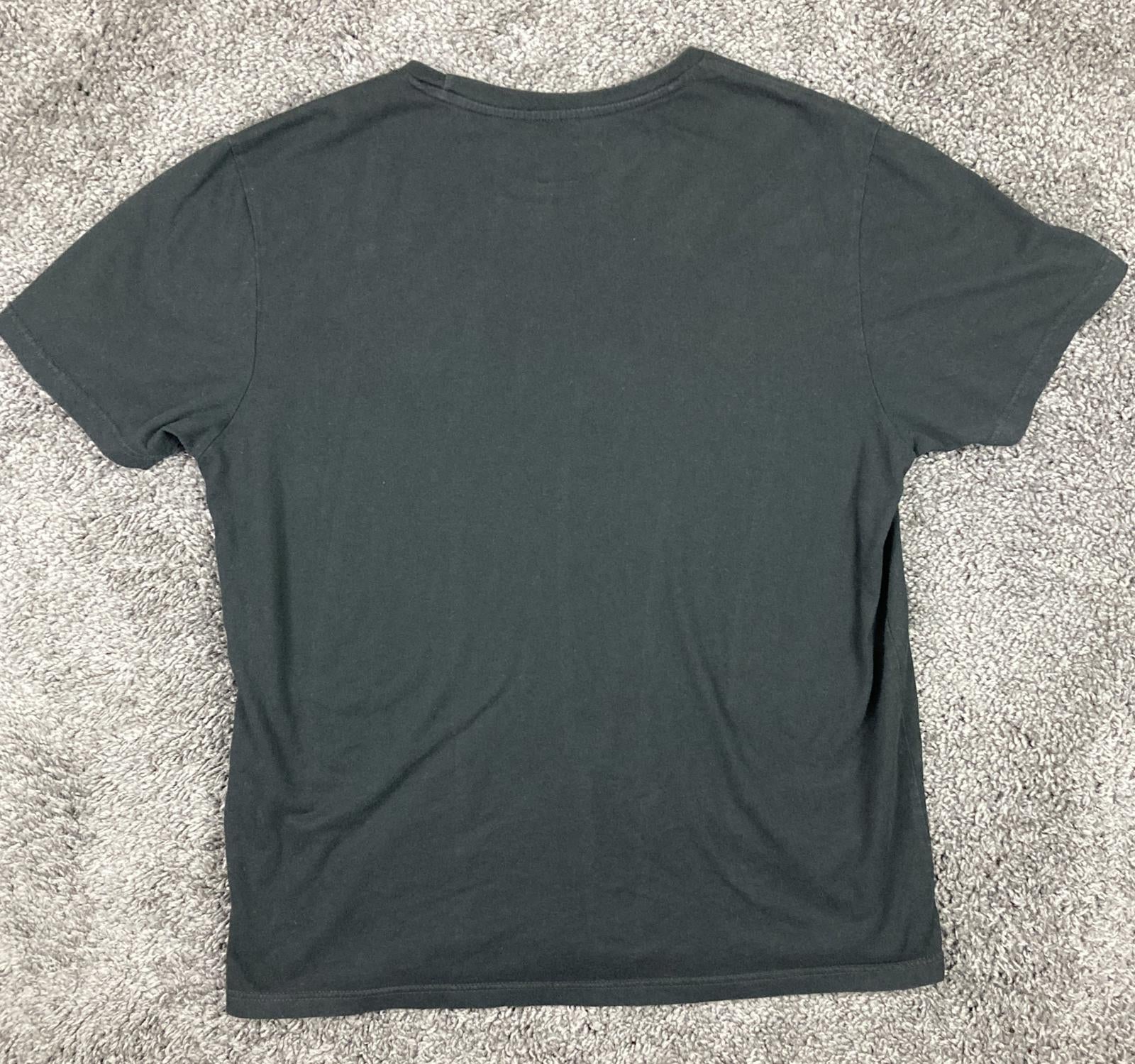 Quiksilver Men’s-Shirt Black Yellow Logo Distressed Graphic Surf Skate Tee XLT