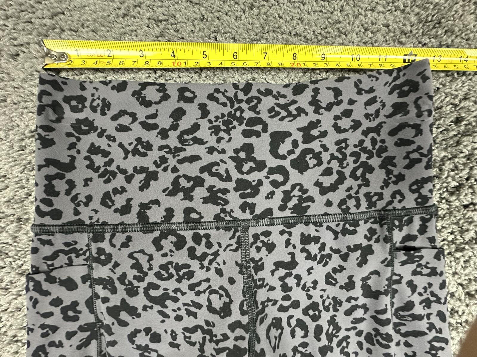Athleta Salutation II Capri Leggings Gray Leopard Stash Pockets Yoga Pants XSP