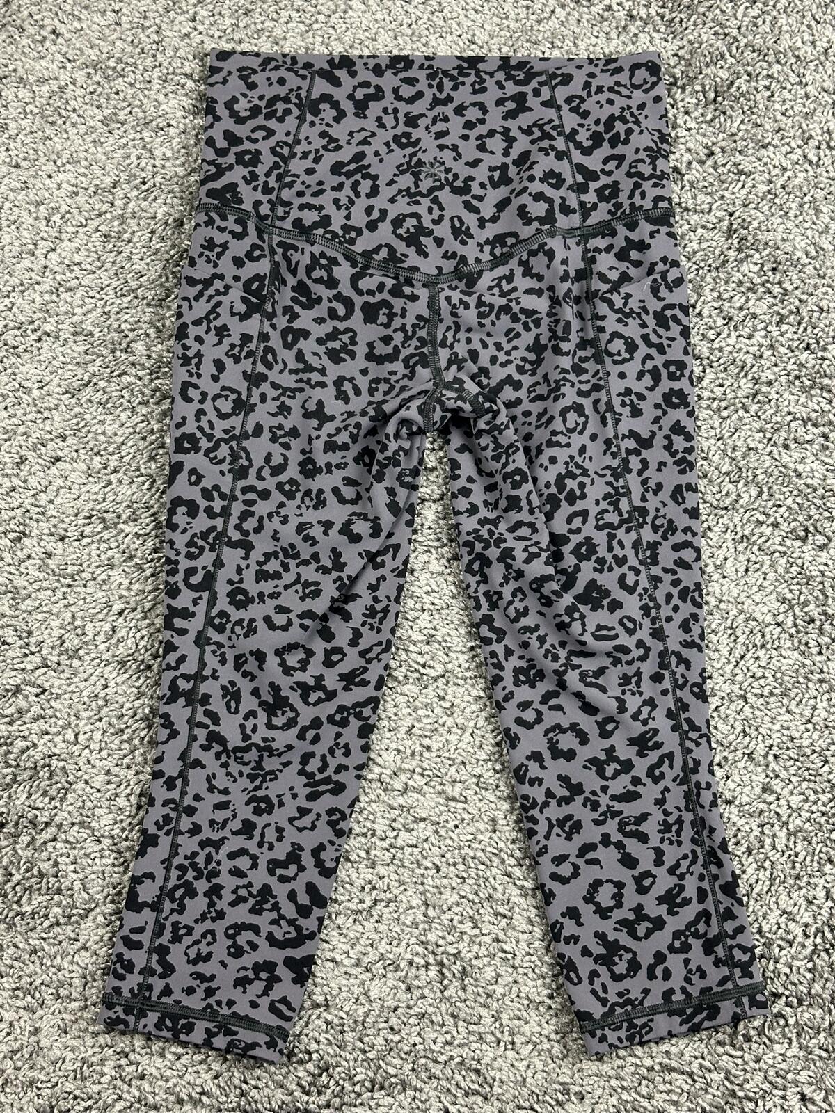 Athleta Salutation II Capri Leggings Gray Leopard Stash Pockets Yoga Pants XSP