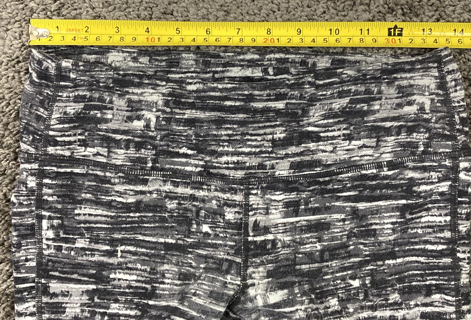 Athleta Chaturanga Jammer 9" Biker Shorts Women's Black Gray Geometric Sz Small