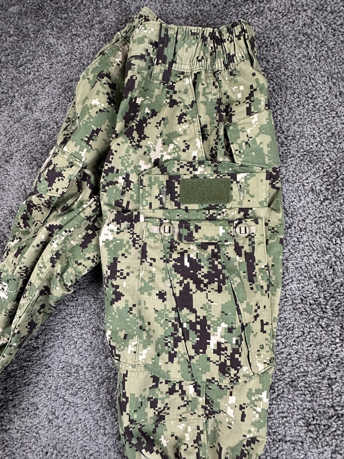 US Navy NWU Type III Camo Cargo Pants Men AOR2 Digital Green Sz Small Short