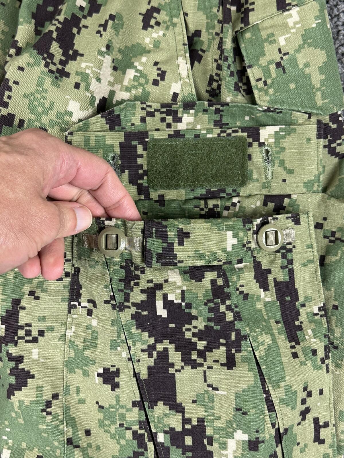US Navy NWU Type III Camo Cargo Pants Men AOR2 Digital Green Sz Small Short