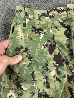 US Navy NWU Type III Camo Cargo Pants Men AOR2 Digital Green Sz Small Short