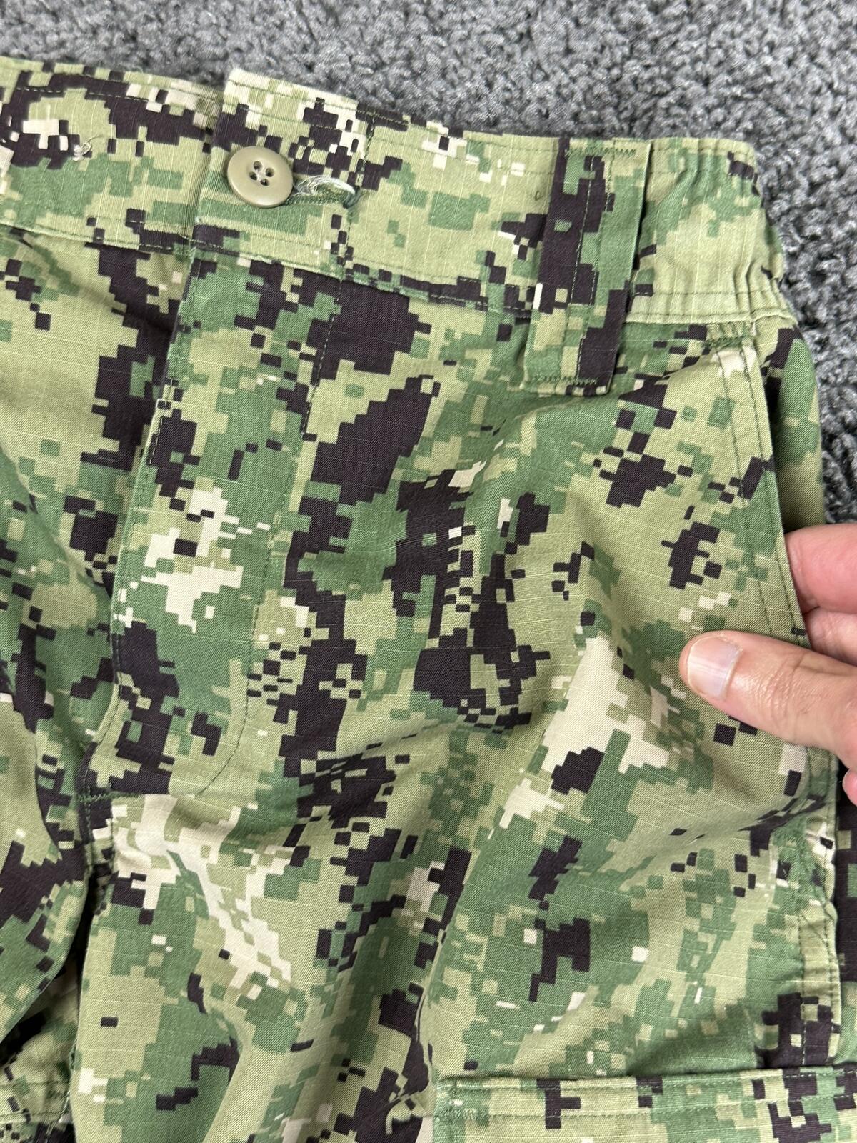 US Navy NWU Type III Camo Cargo Pants Men AOR2 Digital Green Sz Small Short